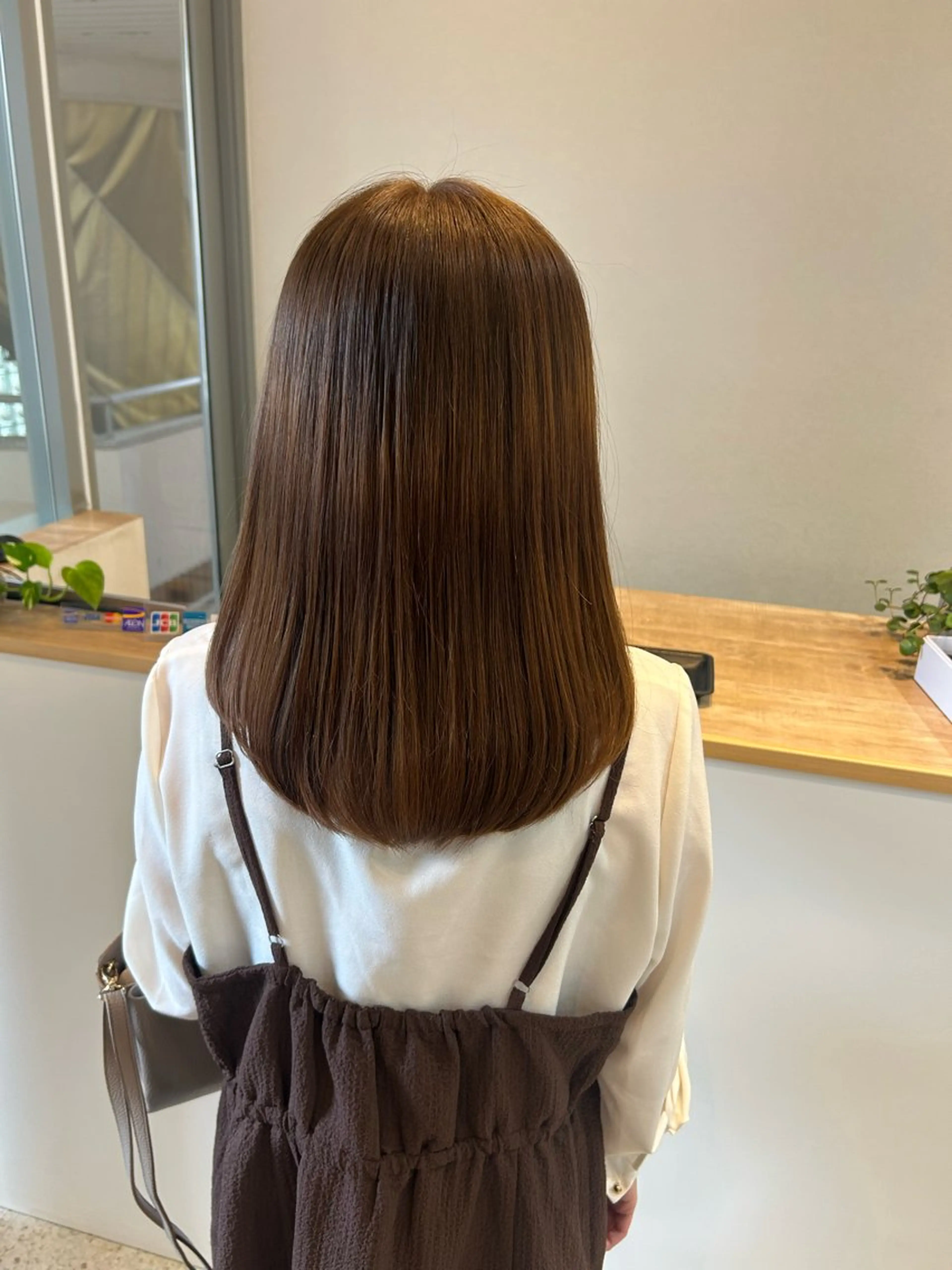 セミロング カット ウジイエ ミユウのヘアスタイル