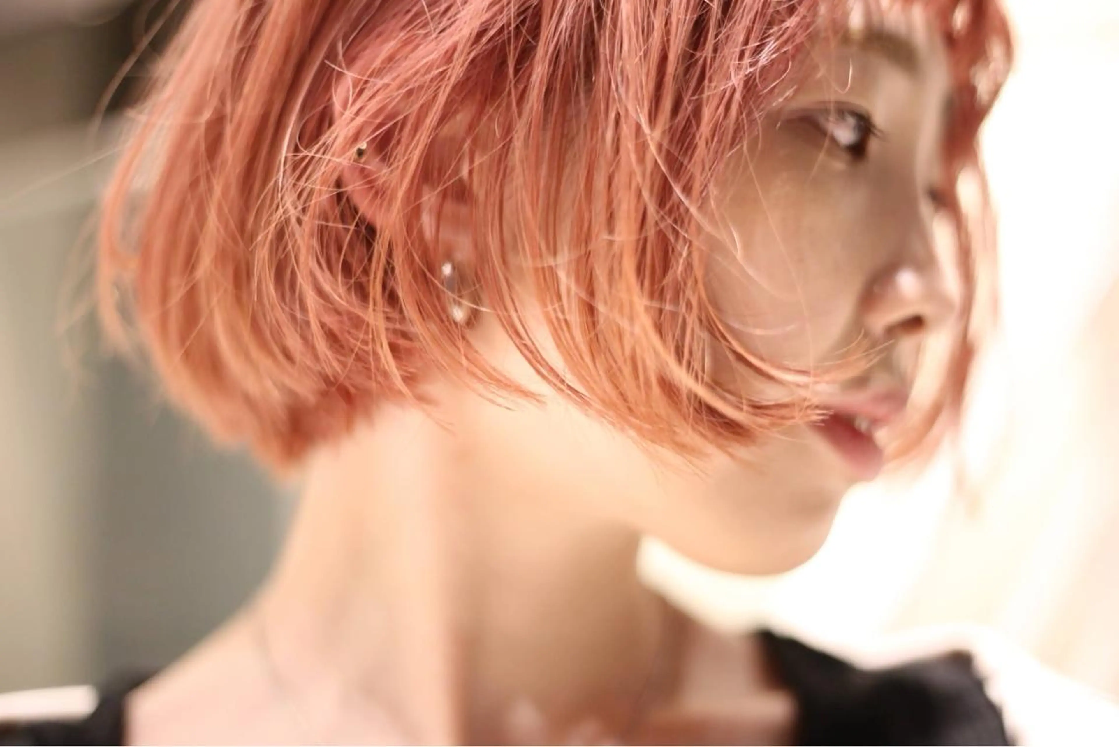 ショート カラー 切りっぱなしボブ ショートボブ バレイヤージュ ベージュカラー ブリーチ AKUTSU KOICHIのヘアスタイル