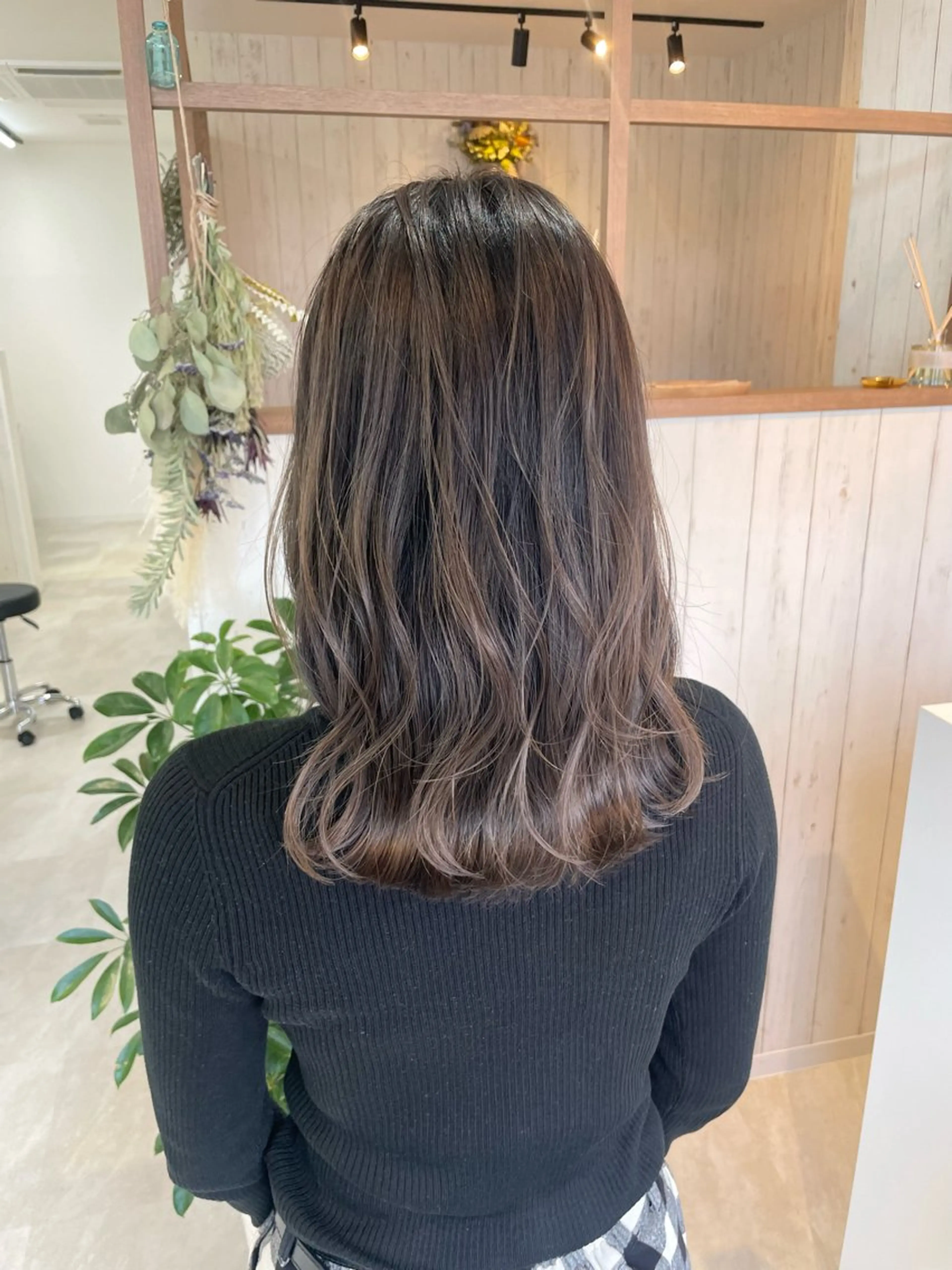 セミロング カラー 天野 真依子のヘアスタイル