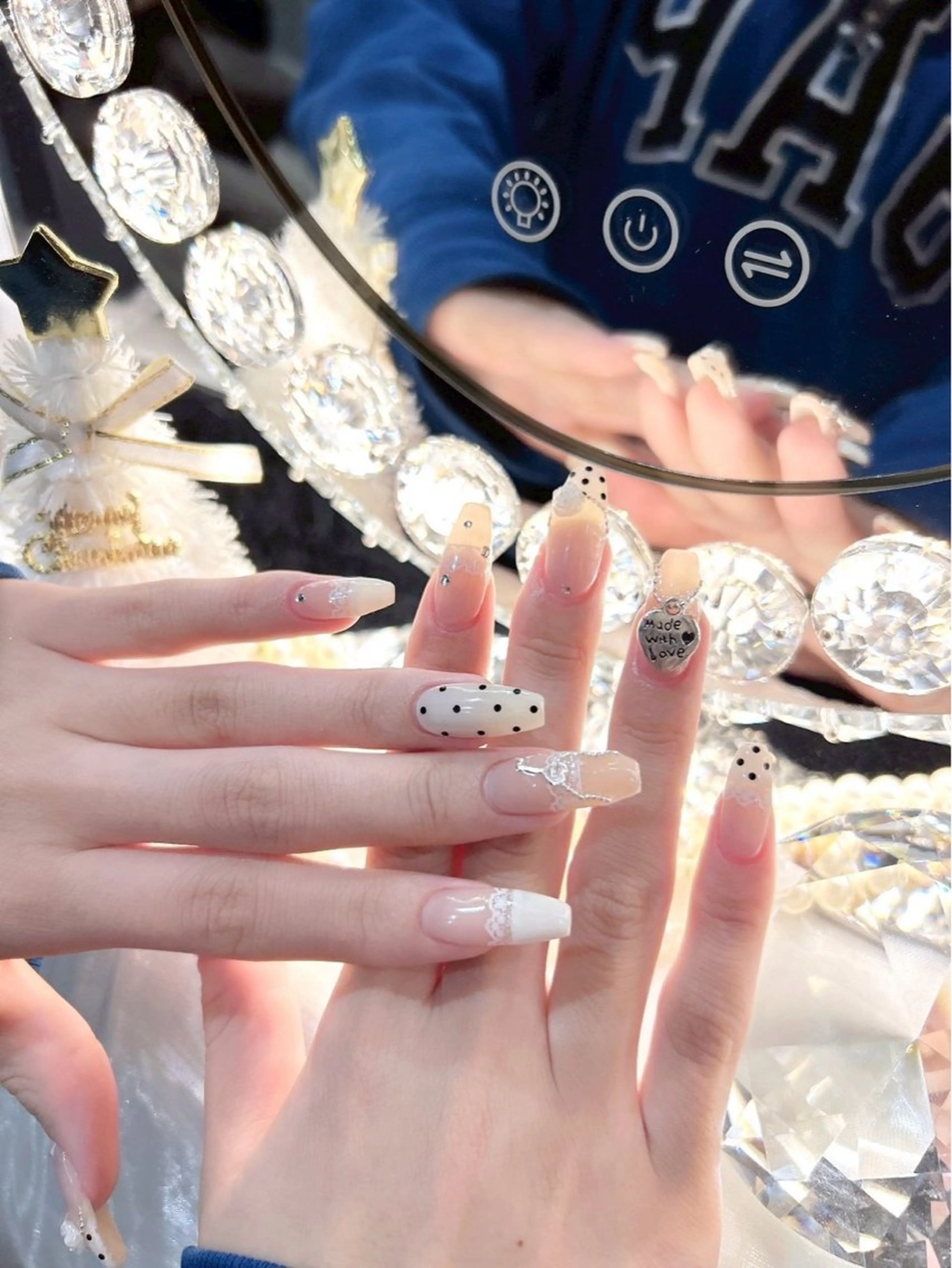 ネイル うるキラ✨ワンホン yuka🥂のネイルデザイン