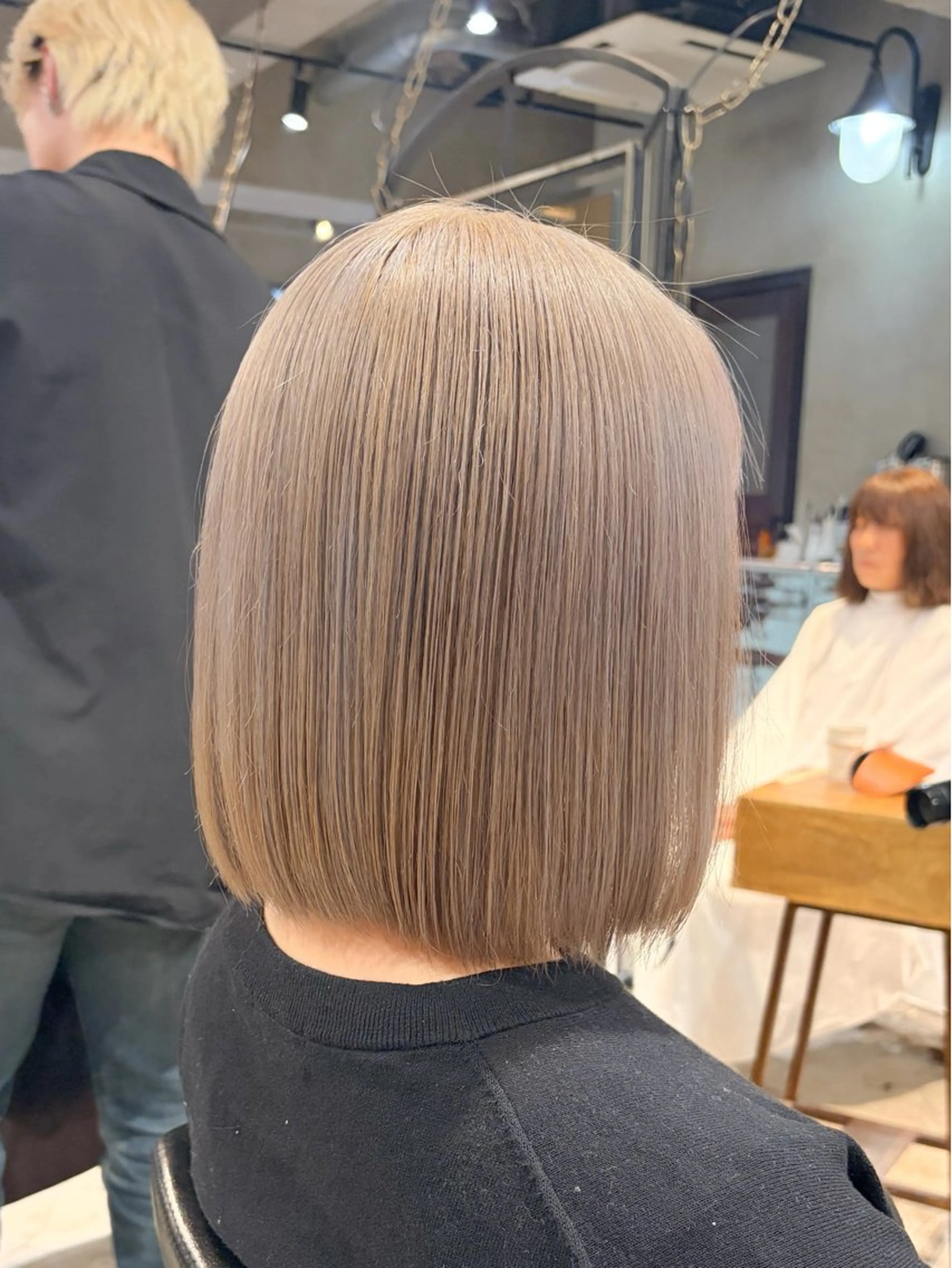 ミディアム カラー ベージュカラー ブロンド ハイトーンカラー ハイトーンベージュ ミルクティーベージュ カット ヘアカラー トリートメント ヘアセット 似合わせベージュ 🍯ayumi🍯のヘアスタイル