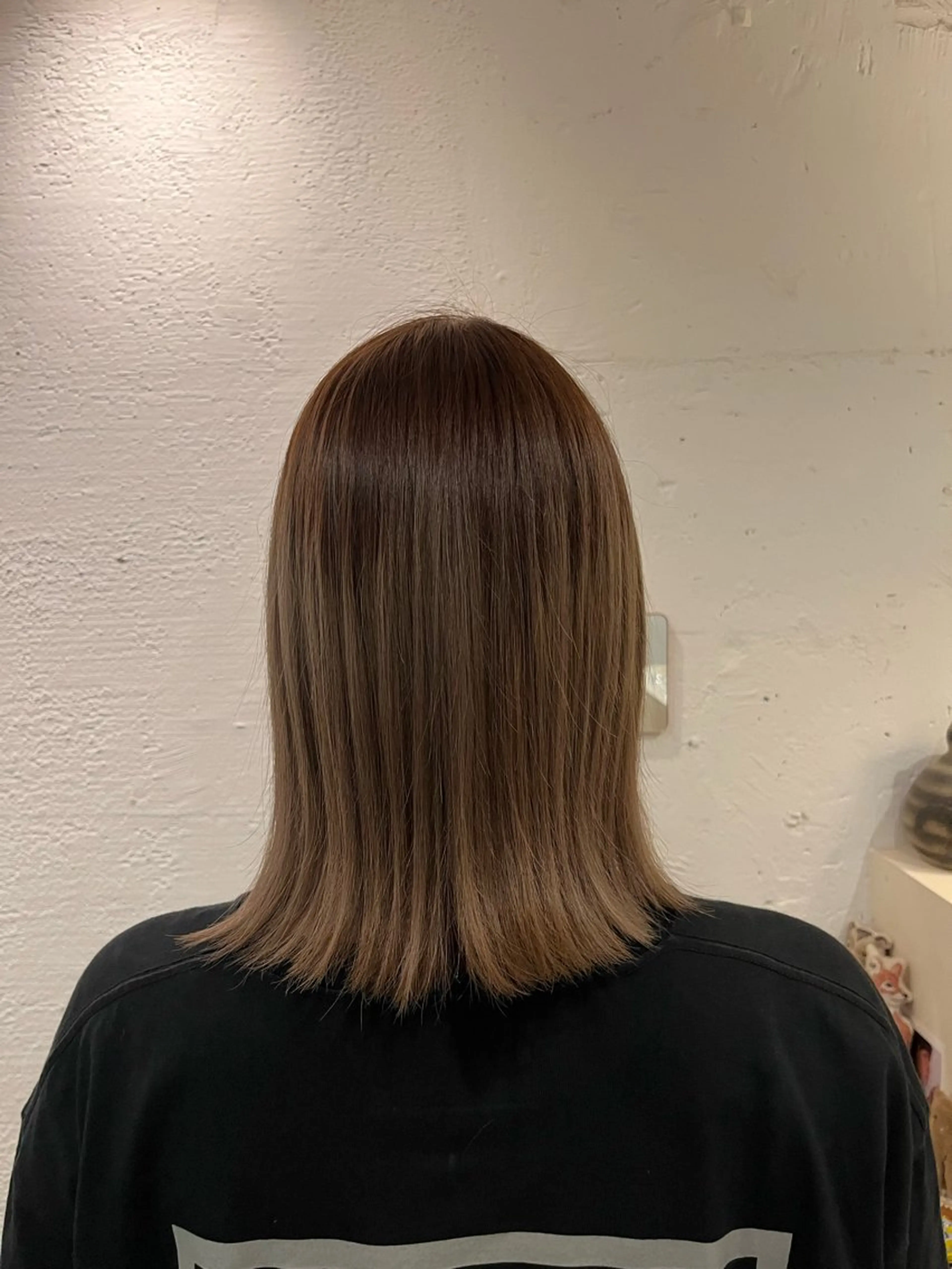 セミロング カラー 栗林 惟のヘアスタイル