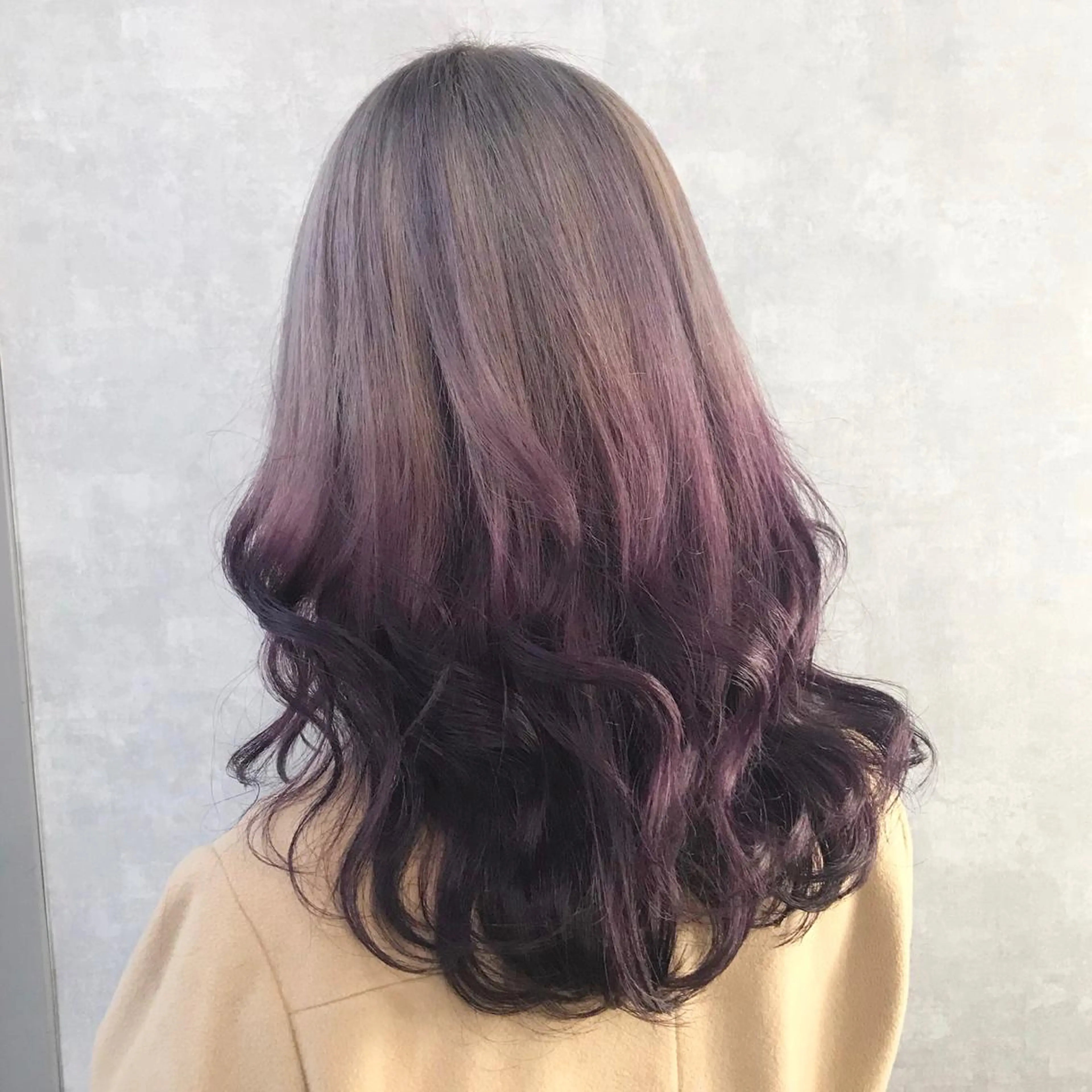 ロング カラー アッシュ アッシュグレー アッシュグレージュ ブリーチ グラデーションカラー サロウィン所属・K-POP好き美容師 🇰🇷Kai.Yのヘアスタイル