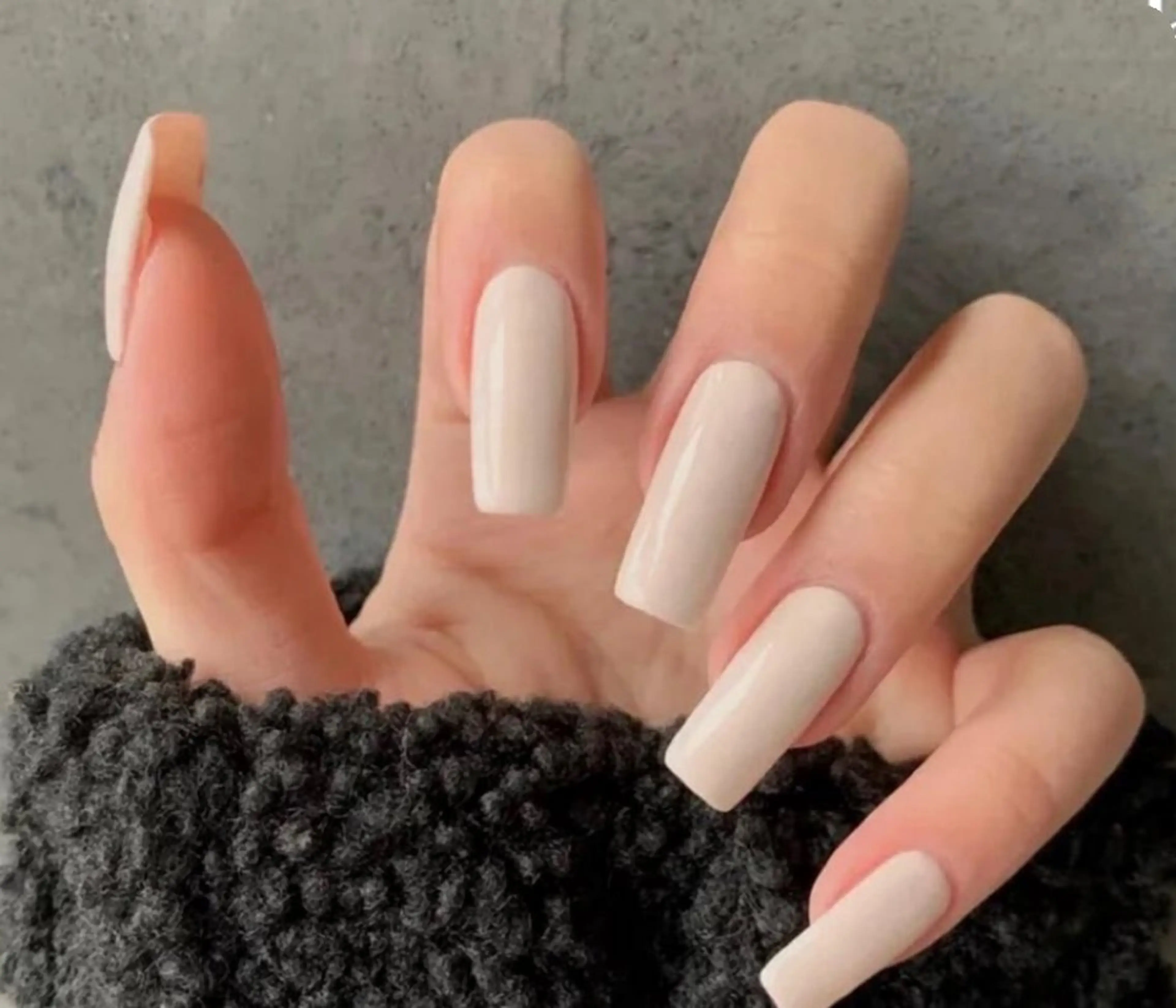 🎀🉐ワンカラー+２個パーツ 🎀🉐ケア込み🎀🉐ワンホンネイルの写真