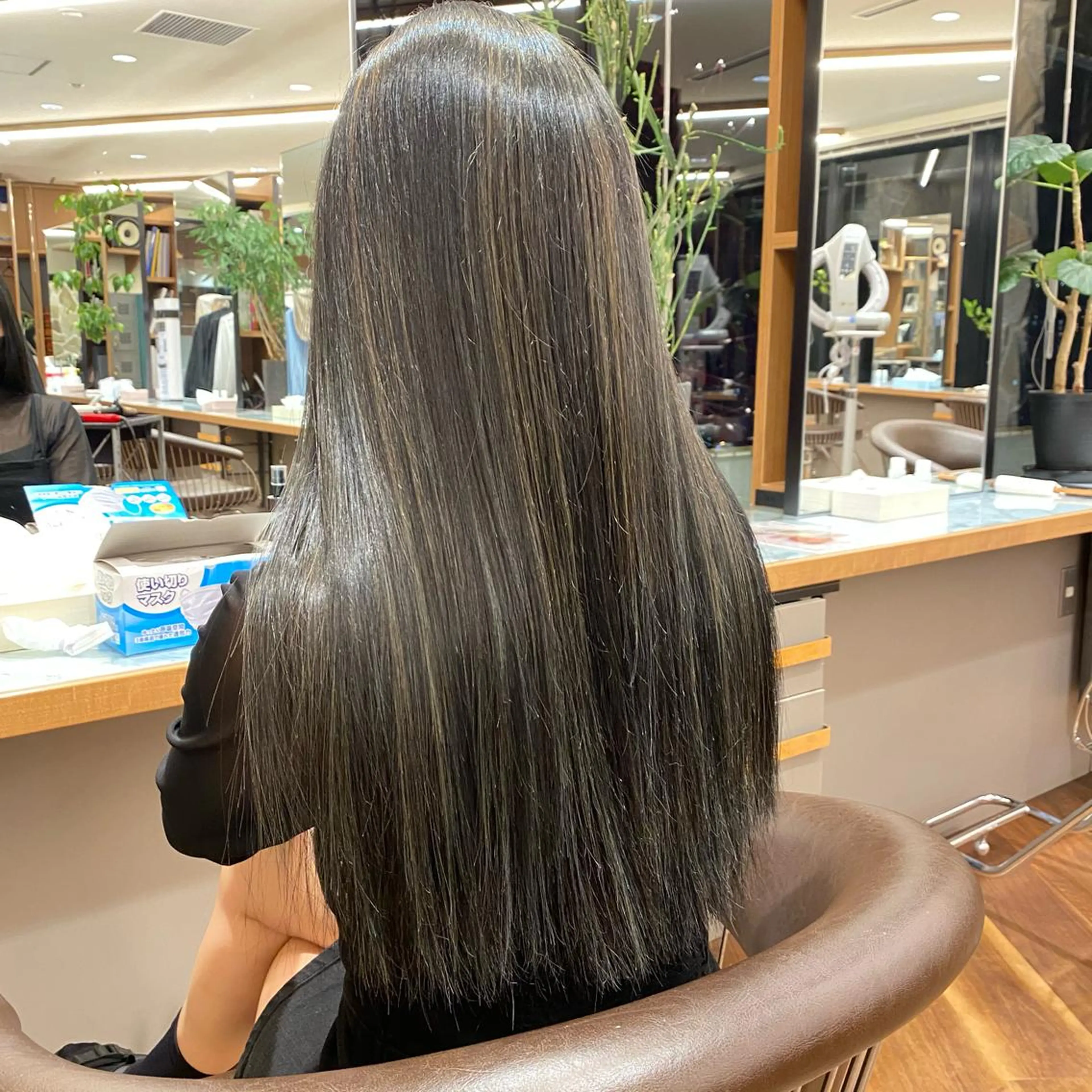 ロング 外国人風カラー ハイライト レイヤー/グレージュ メンズパーマのヘアスタイル