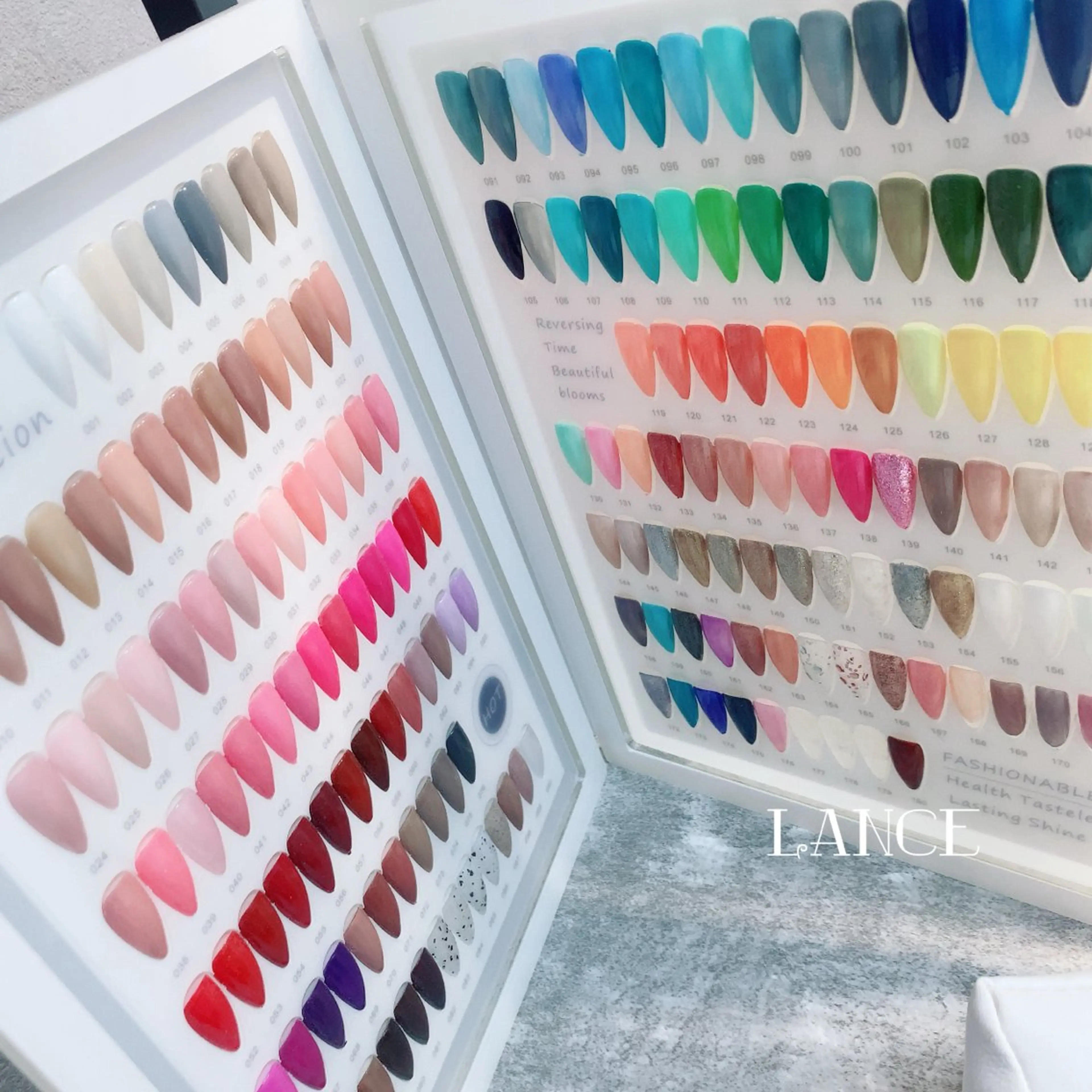 ネイル オーロラネイル フレンチネイル グラデーション キラキラネイル 韓国ネイル Lance nailのネイルデザイン