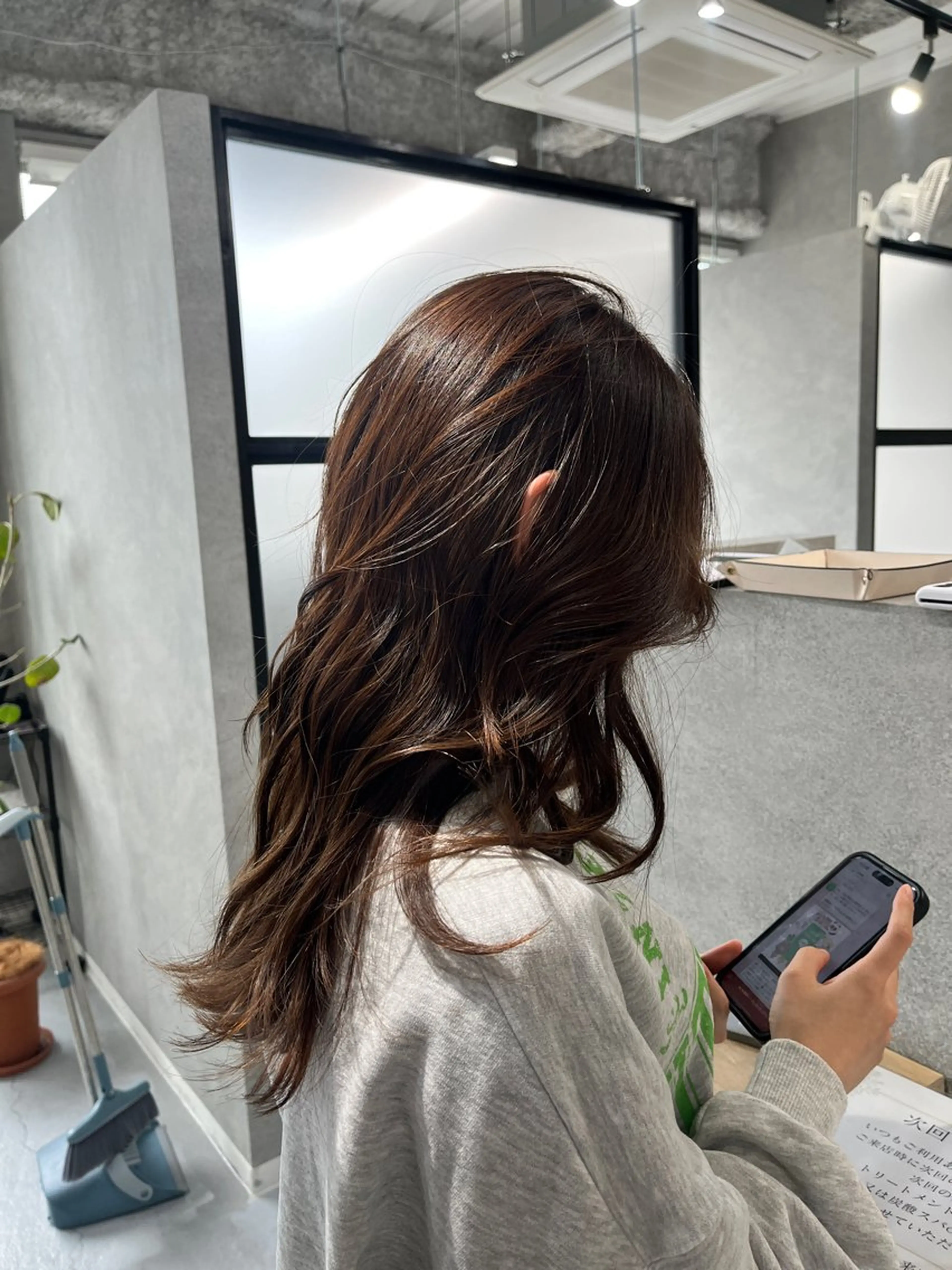 ミディアム レイヤーカット カット 透明感カラー/レイヤ ー/顔まわり/辻部のヘアスタイル