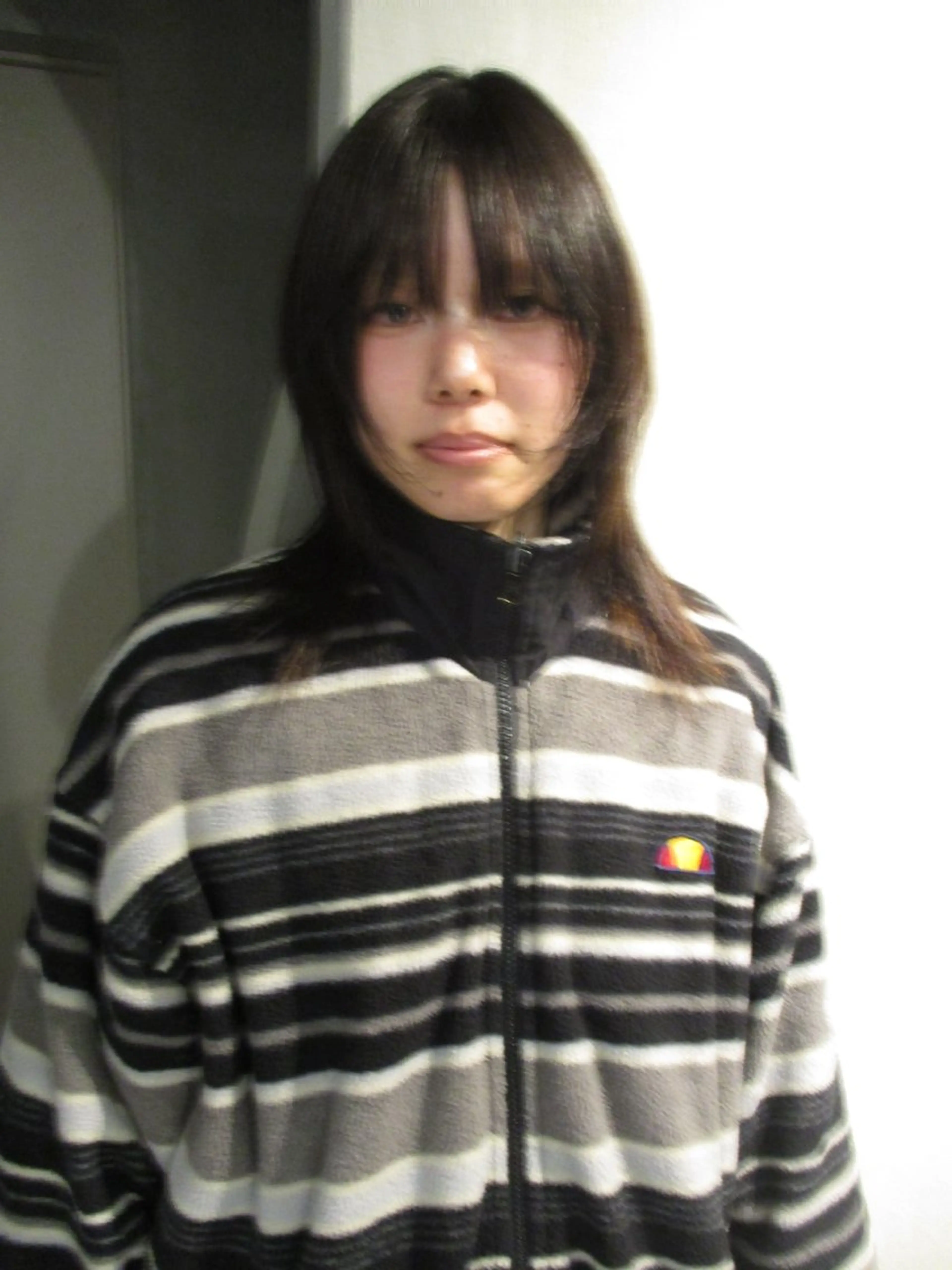 ミディアム ハッシュカット マツイ モモノのヘアスタイル