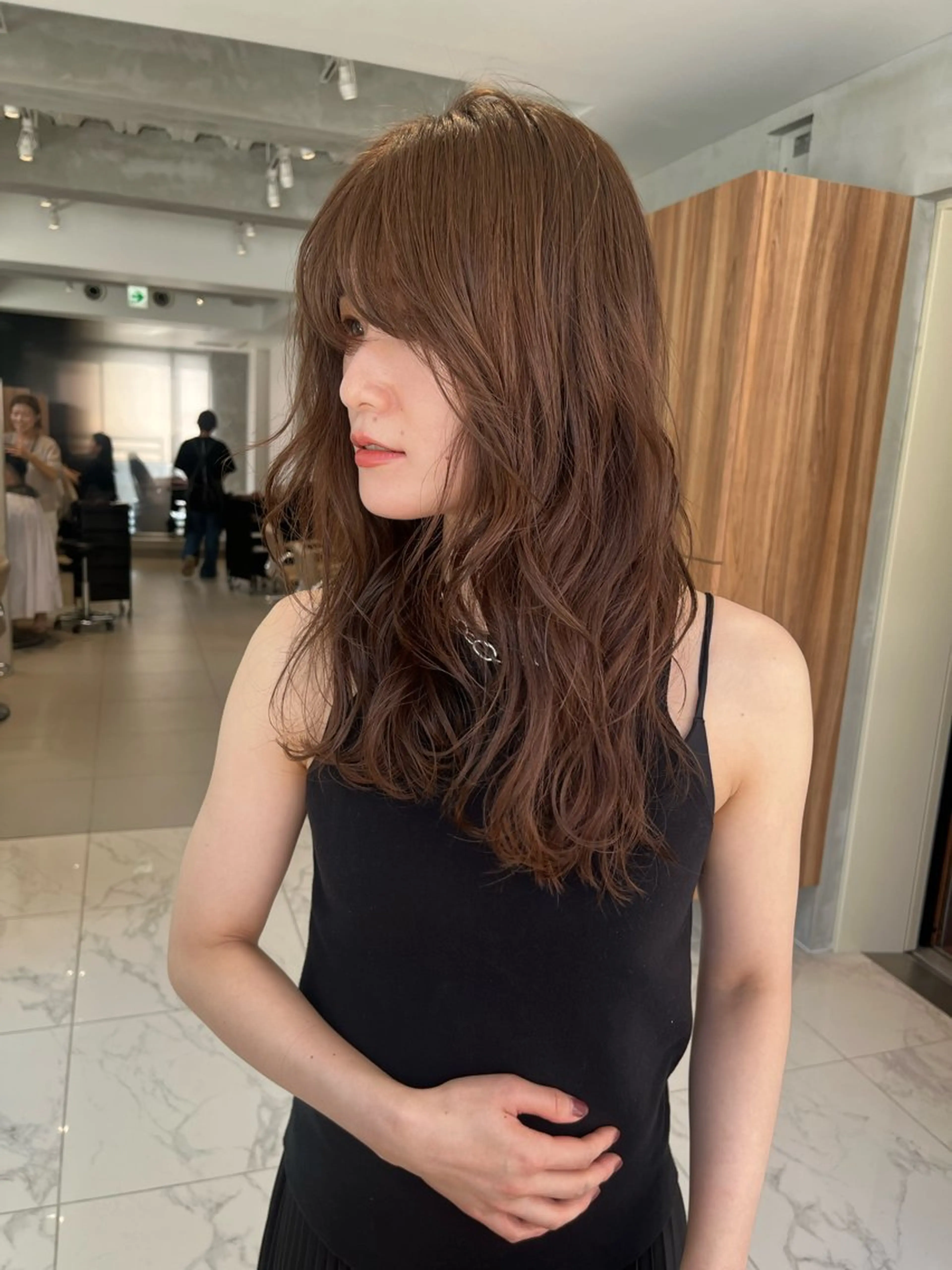 ロング ロング ブリーチなし 寒色カラーのヘアスタイル