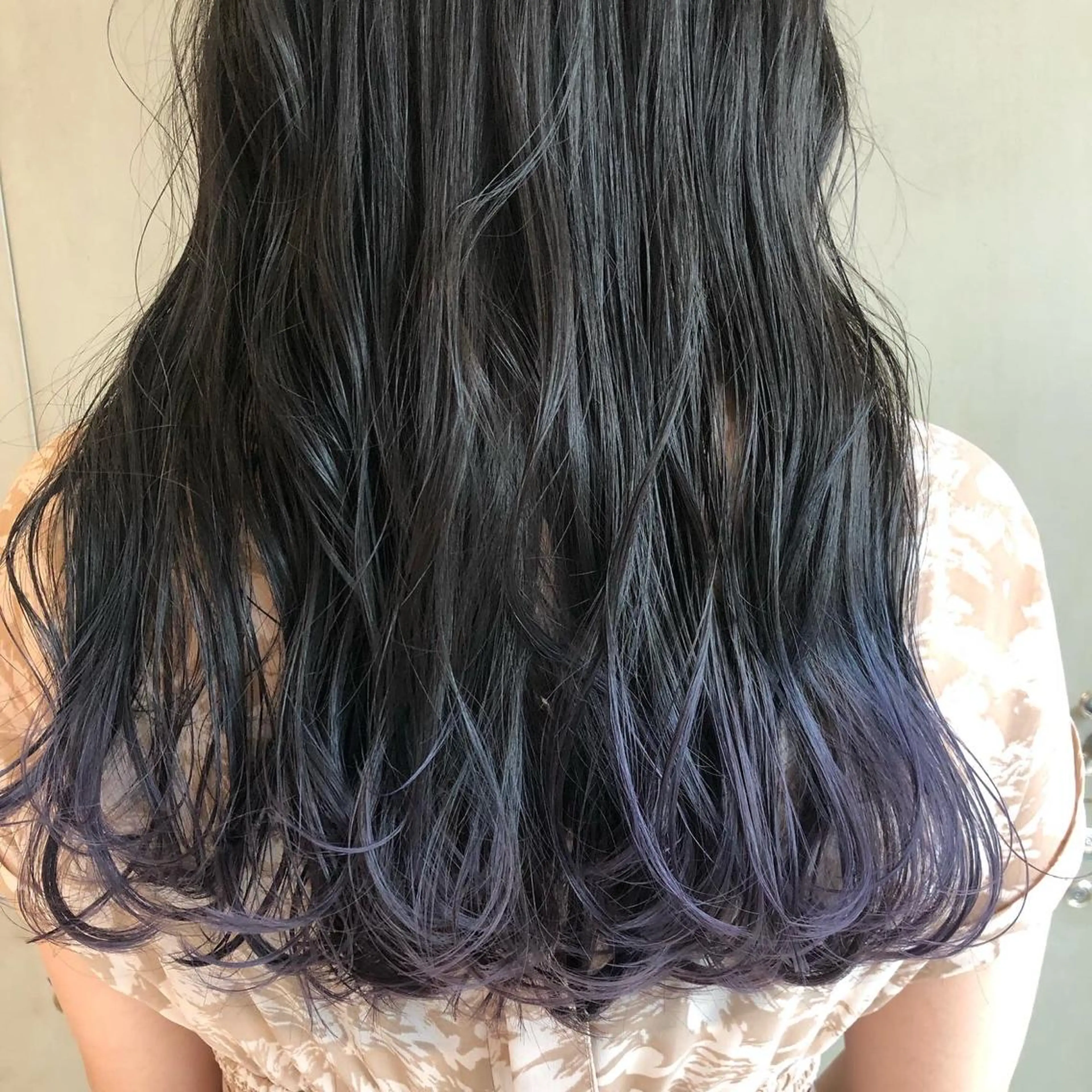 ロング カラー パープルカラー 古屋 花織のヘアスタイル