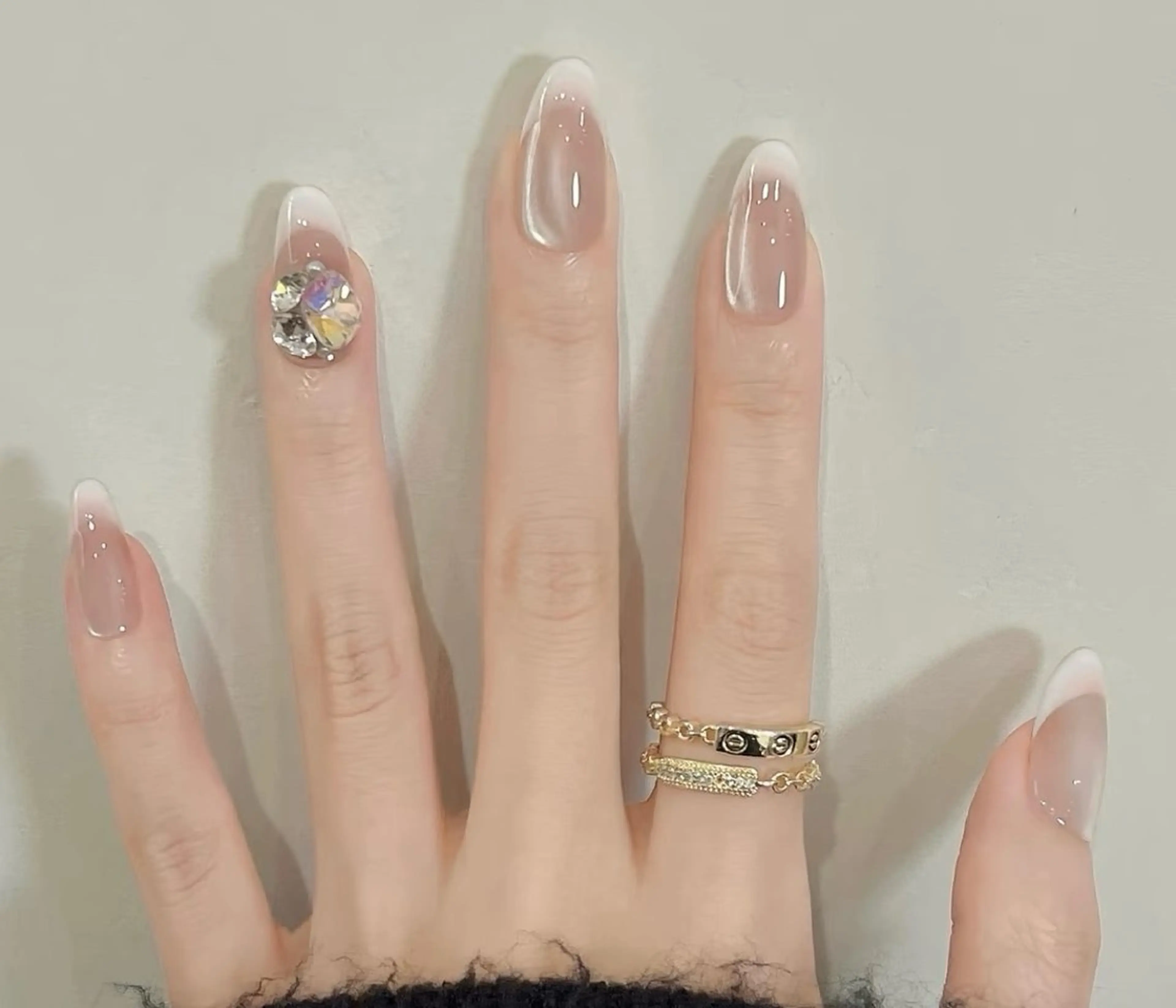 ネイル チークネイル 長さ出し フラワーネイル フレンチネイル ガーリー sun nail池袋 モデル募集のネイルデザイン