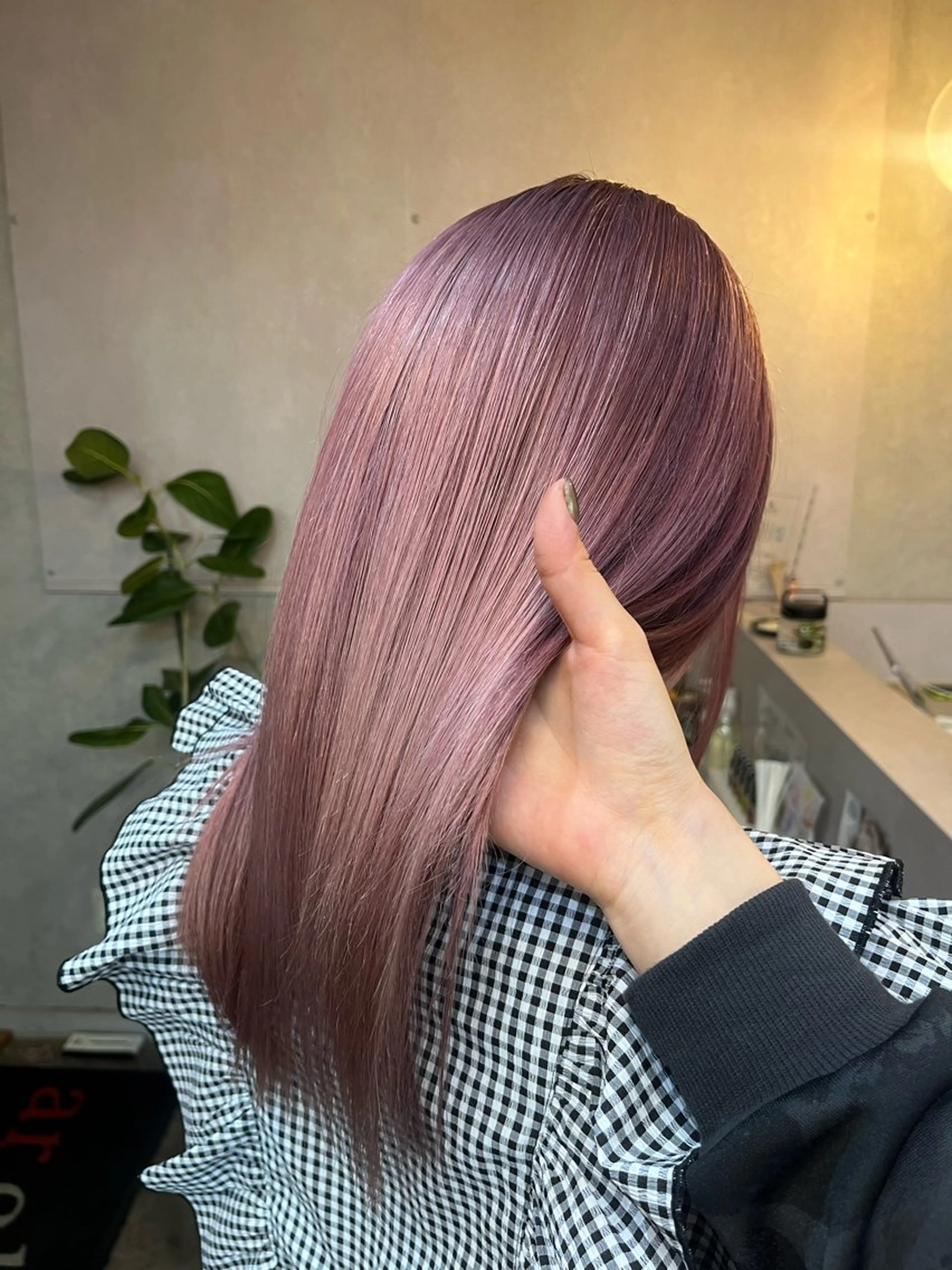 ミディアム カラー アクアカラー ブリーチ ケアブリーチ ラベンダーカラー ラベンダーピンク ere 代々木公園所属・みほ/ニュアンス/ モード/艶カラーのヘアスタイル