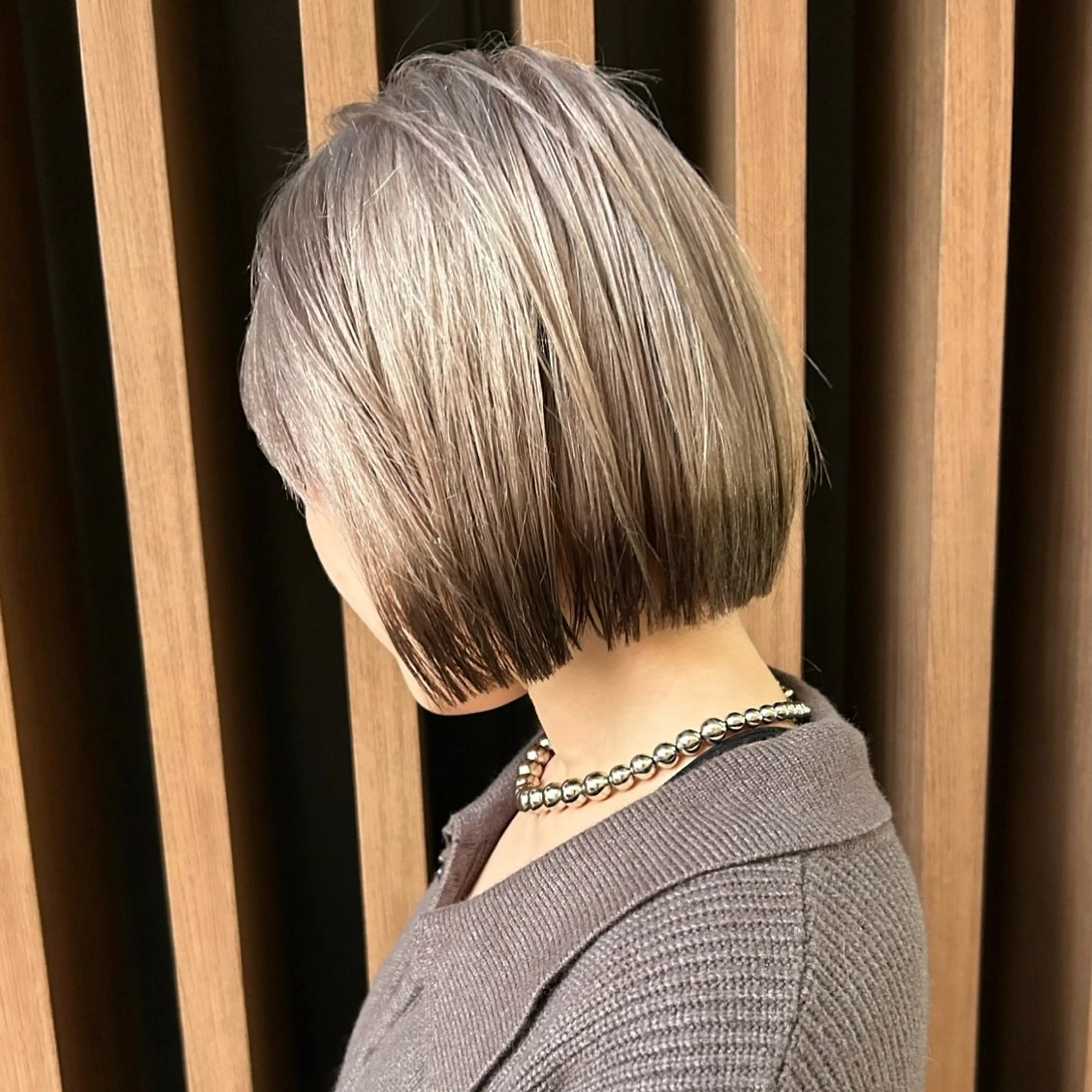 ショート カラー ブリーチ デザインカラー カット ヘアカラー トリートメント ヘアセット ハイトーン/ブリーチ 似合せカット/パーマのヘアスタイル