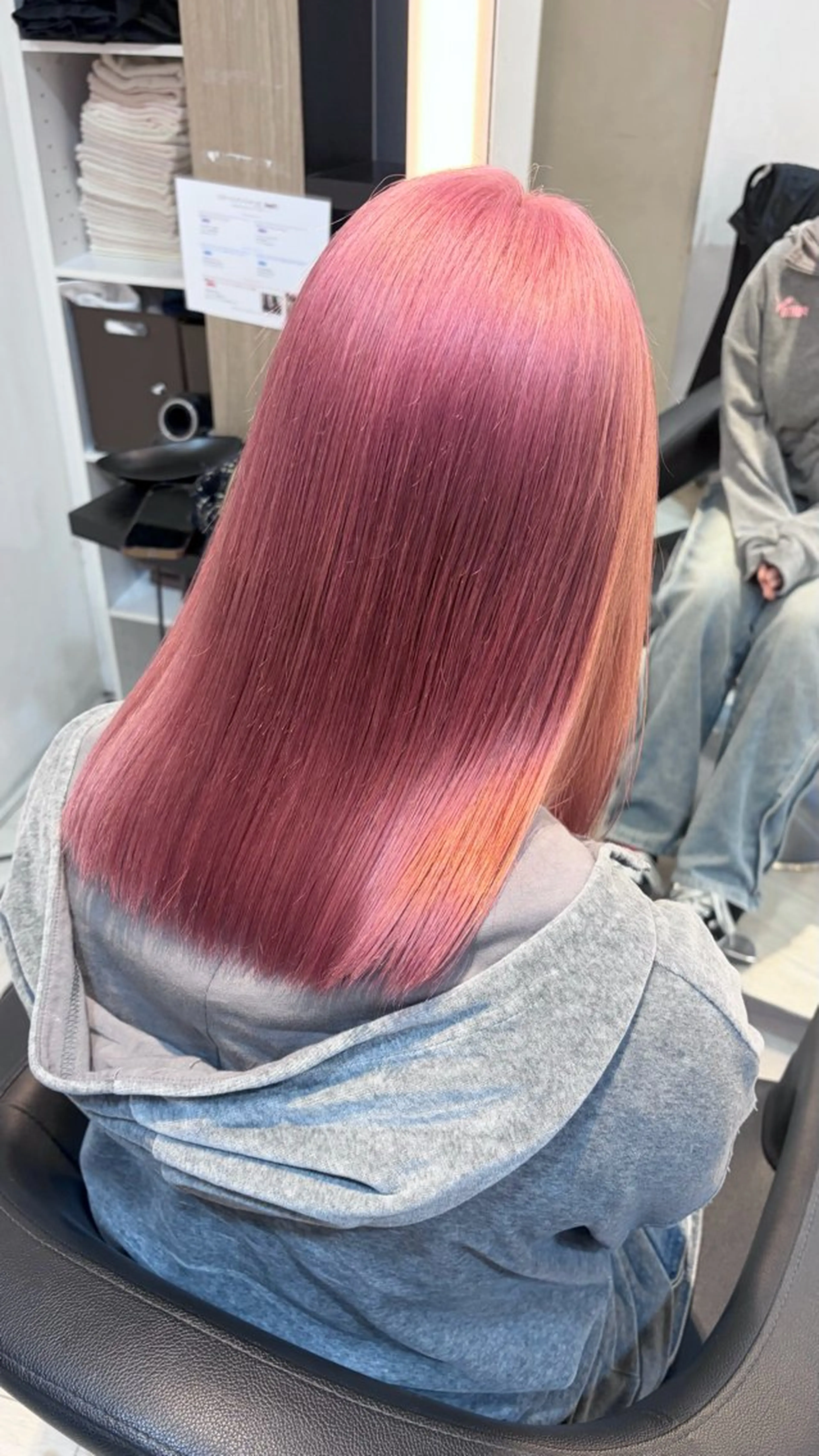 ミディアム カラー ヘアカラー トリートメント ブリーチ/髪質改善/ ハイトーン/暖色のヘアスタイル