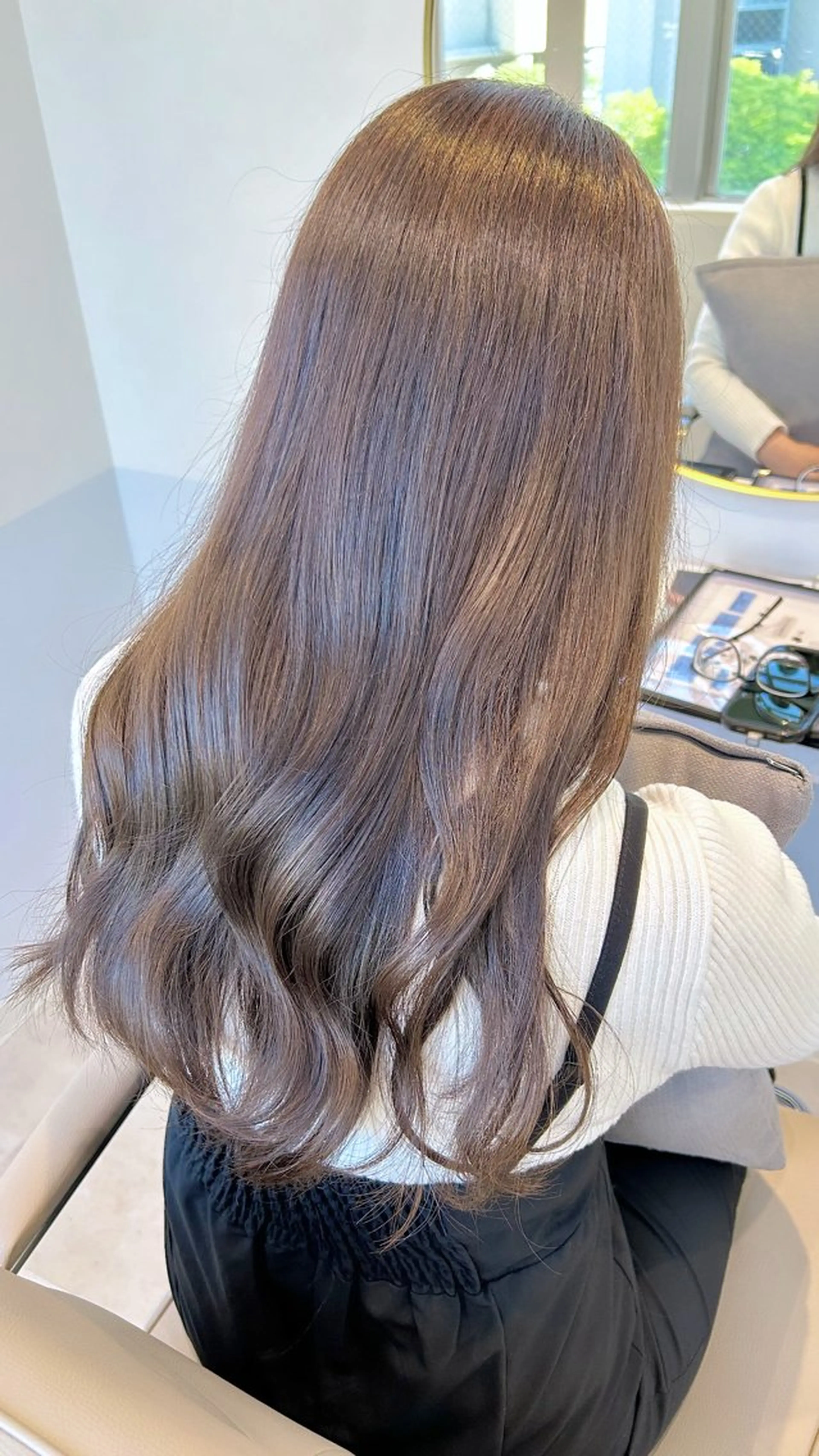 ロング カラー ベージュカラー ブラウンカラー 透明感カラー グレージュ くびれヘア ヘアカラー トリートメント Eleanor枚方店 店長　飛鳥　薫のヘアスタイル