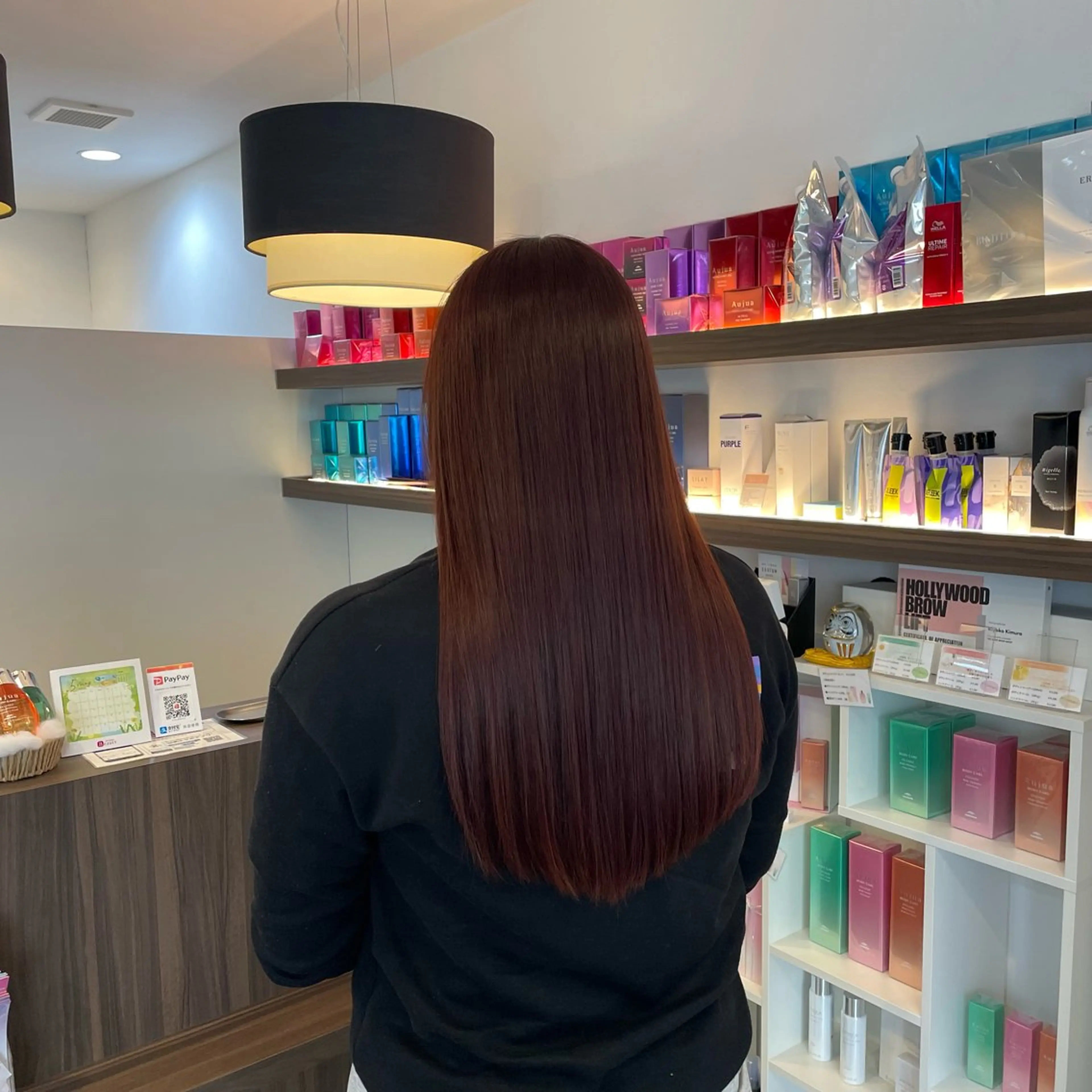 ロング カラー レッドカラー 川原 飛奈のヘアスタイル