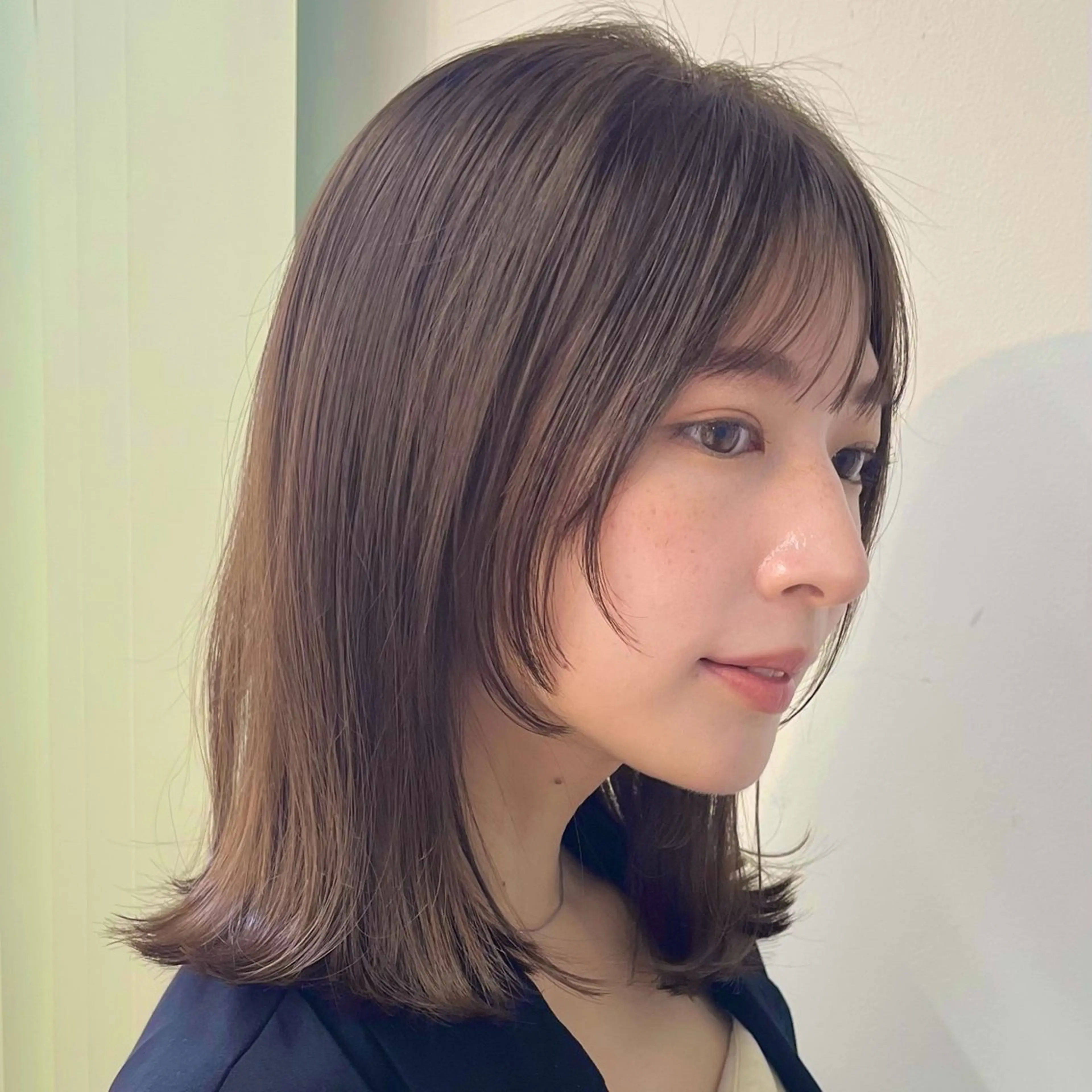 ミディアム カラー あやめ【顔まわり/レ イヤー/柔らかカラ】のヘアスタイル