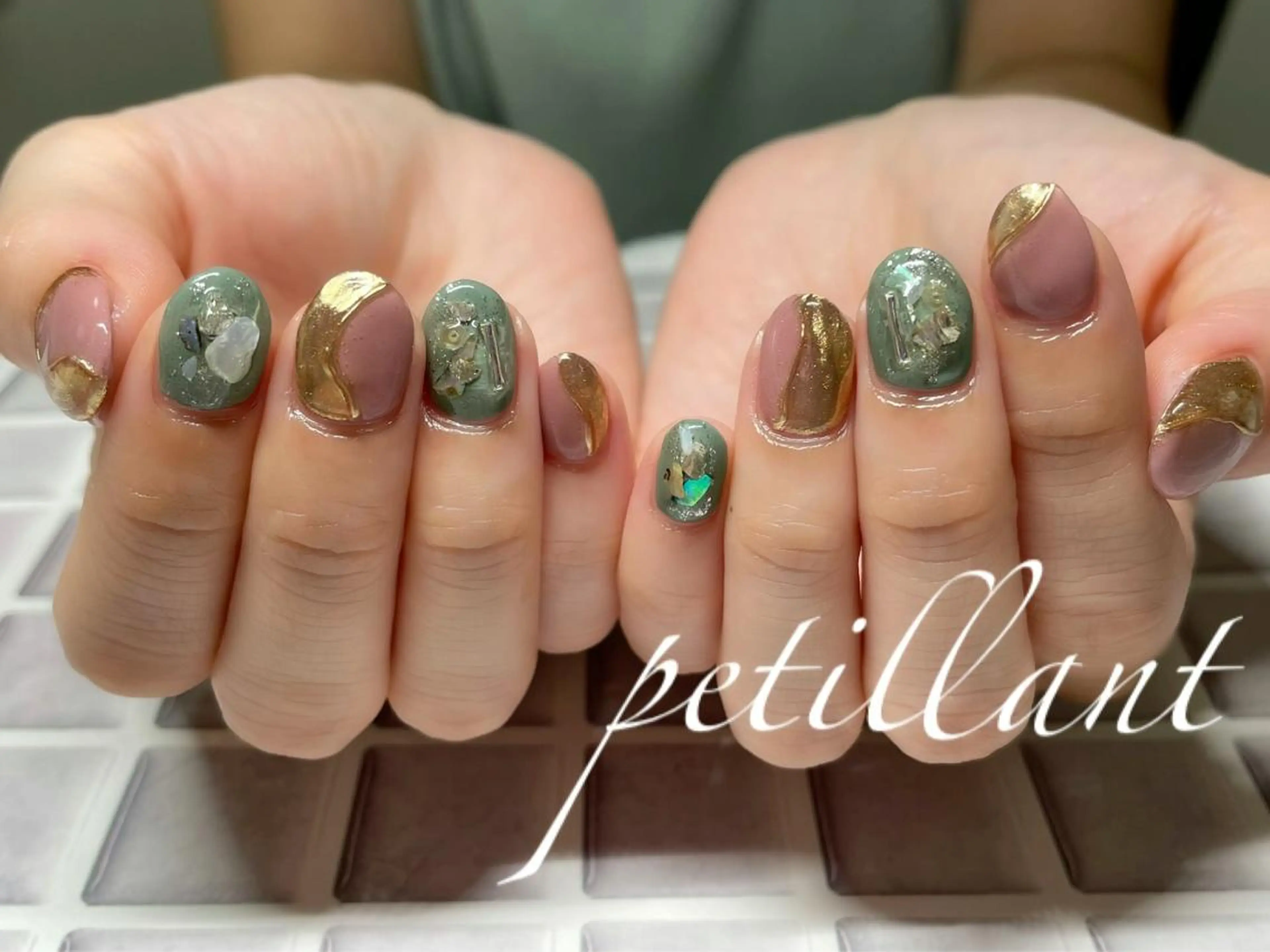 ネイル グリーン ピンク nail salon petillantのネイルデザイン