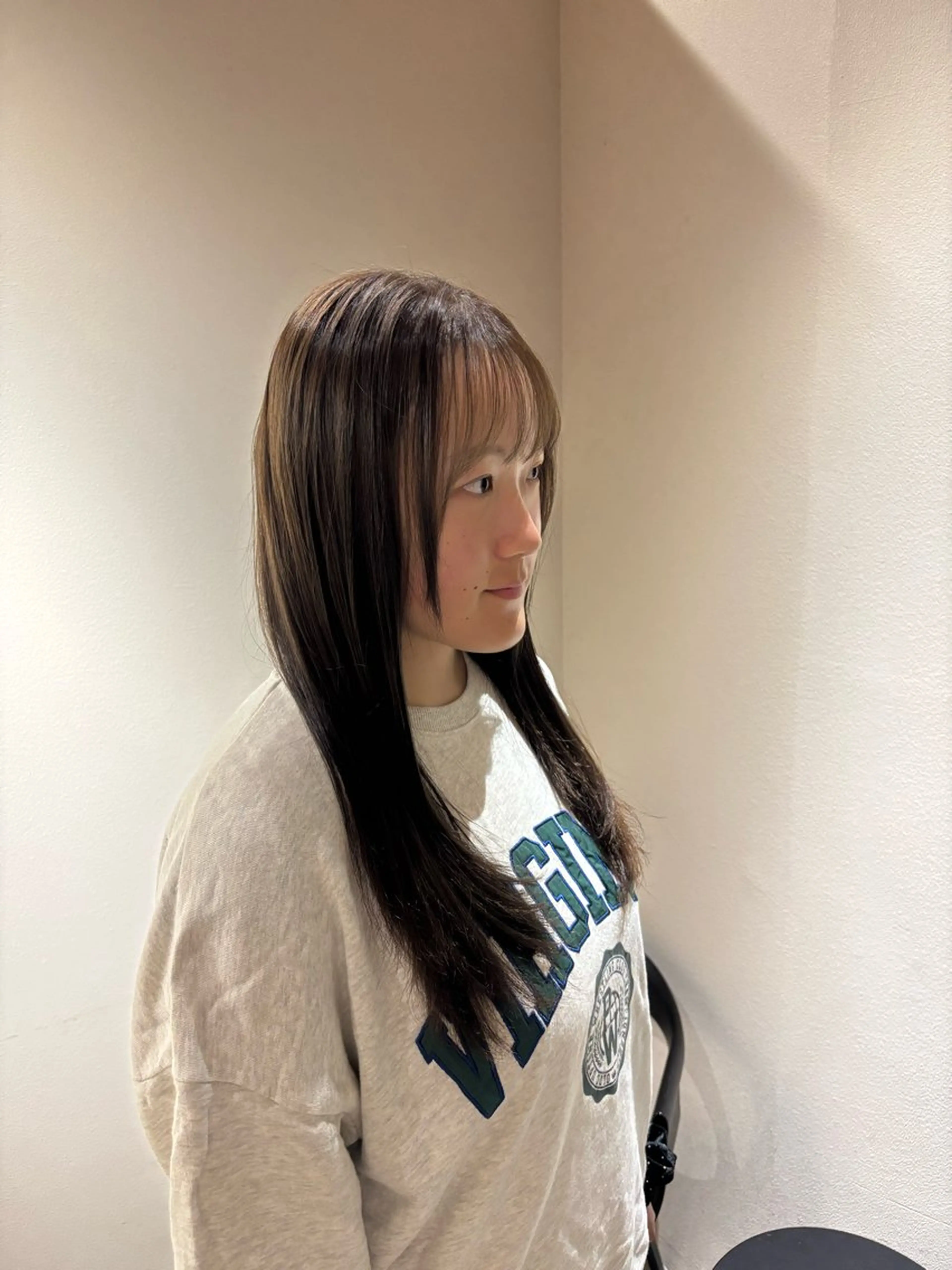 セミロング アッシュ アッシュブラウン ヘアカラー 木下 祐希のヘアスタイル