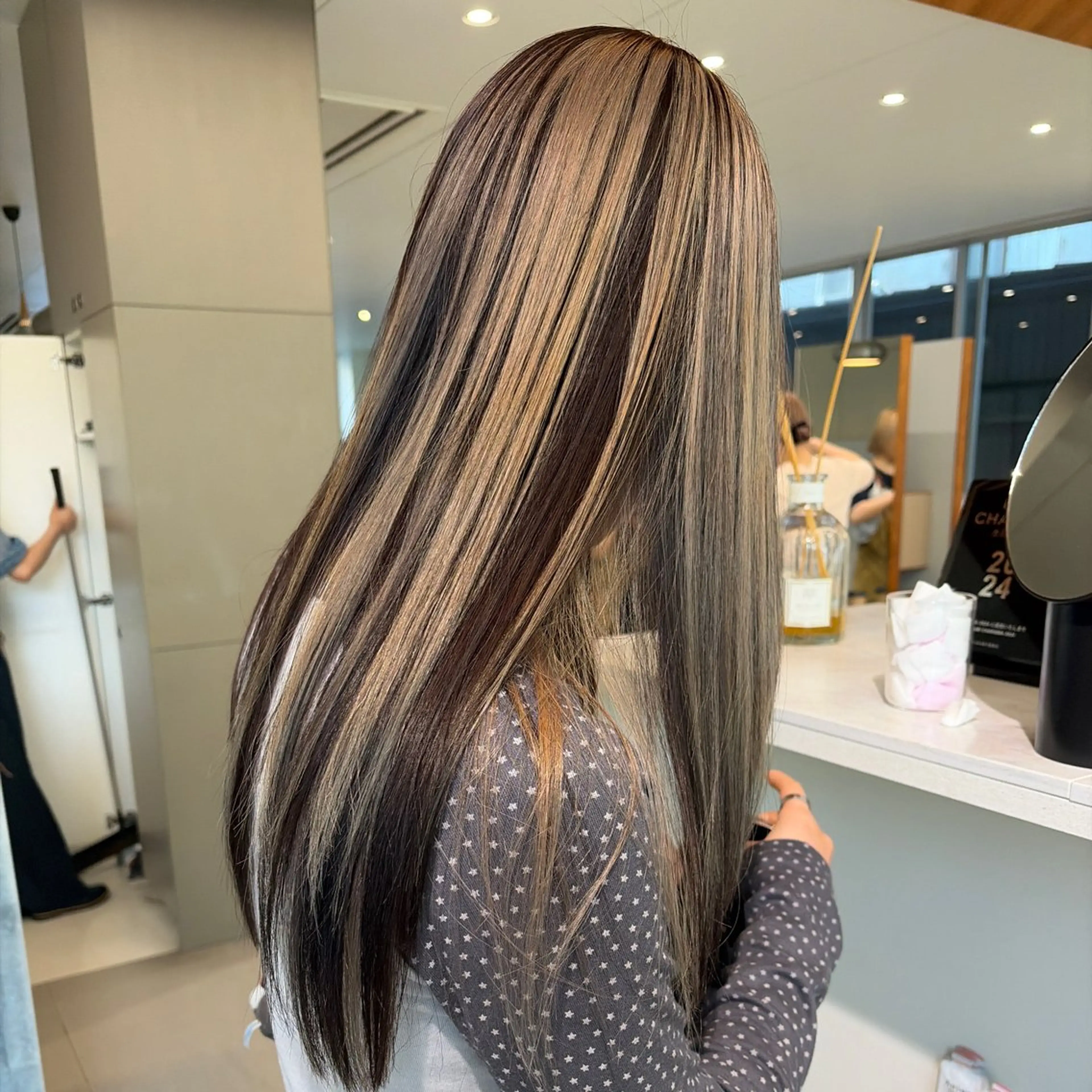 【⭐️イメチェンクーポン⭐️】レイヤーカット＋ポイントブリーチカラー＋選べるTR付きの写真