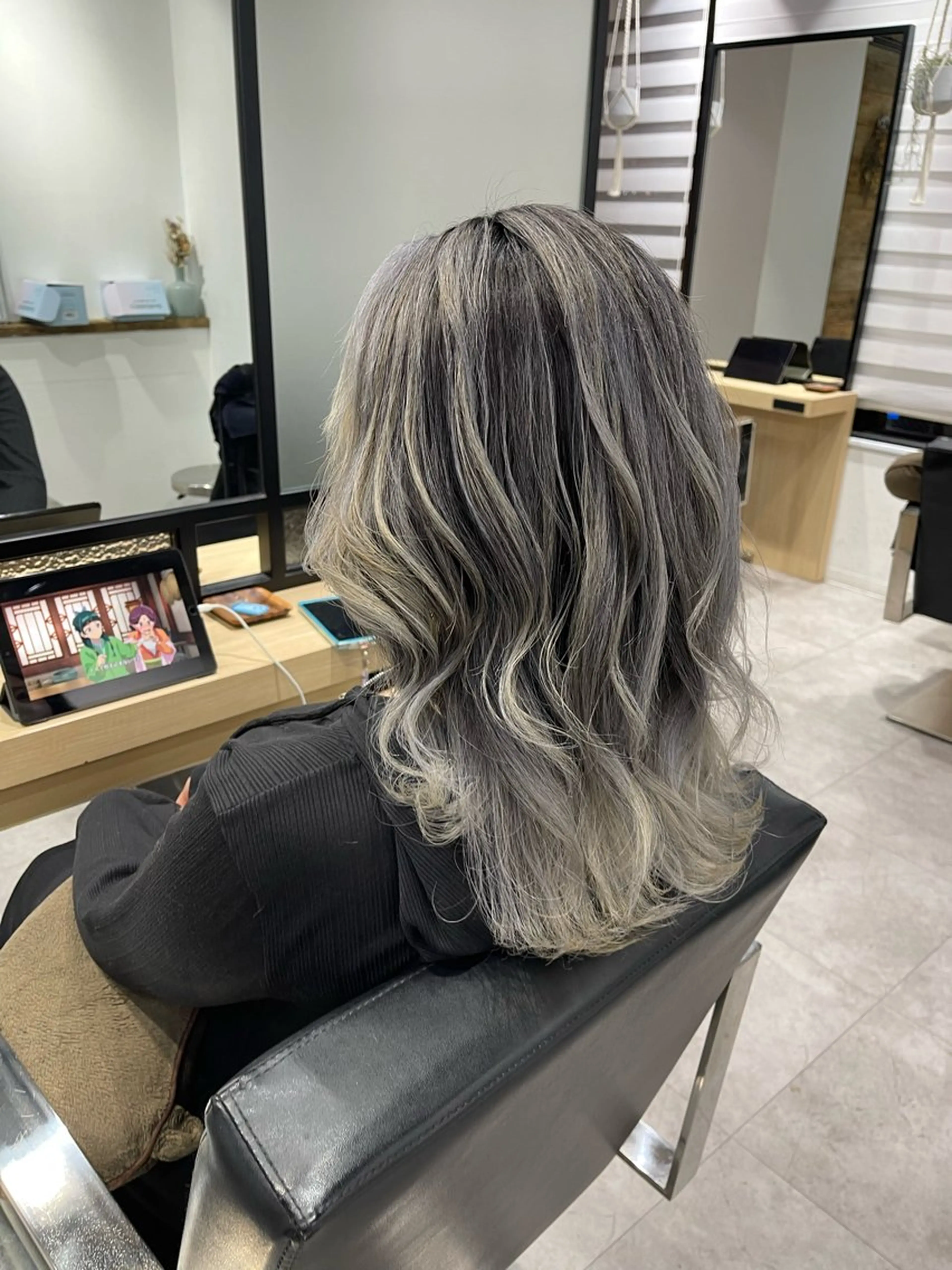 ミディアム カラー ヘアカラー トリートメント ヘッドスパ FOLK所属・白髪ぼかしハイライト バレイヤージュヤマトのヘアスタイル