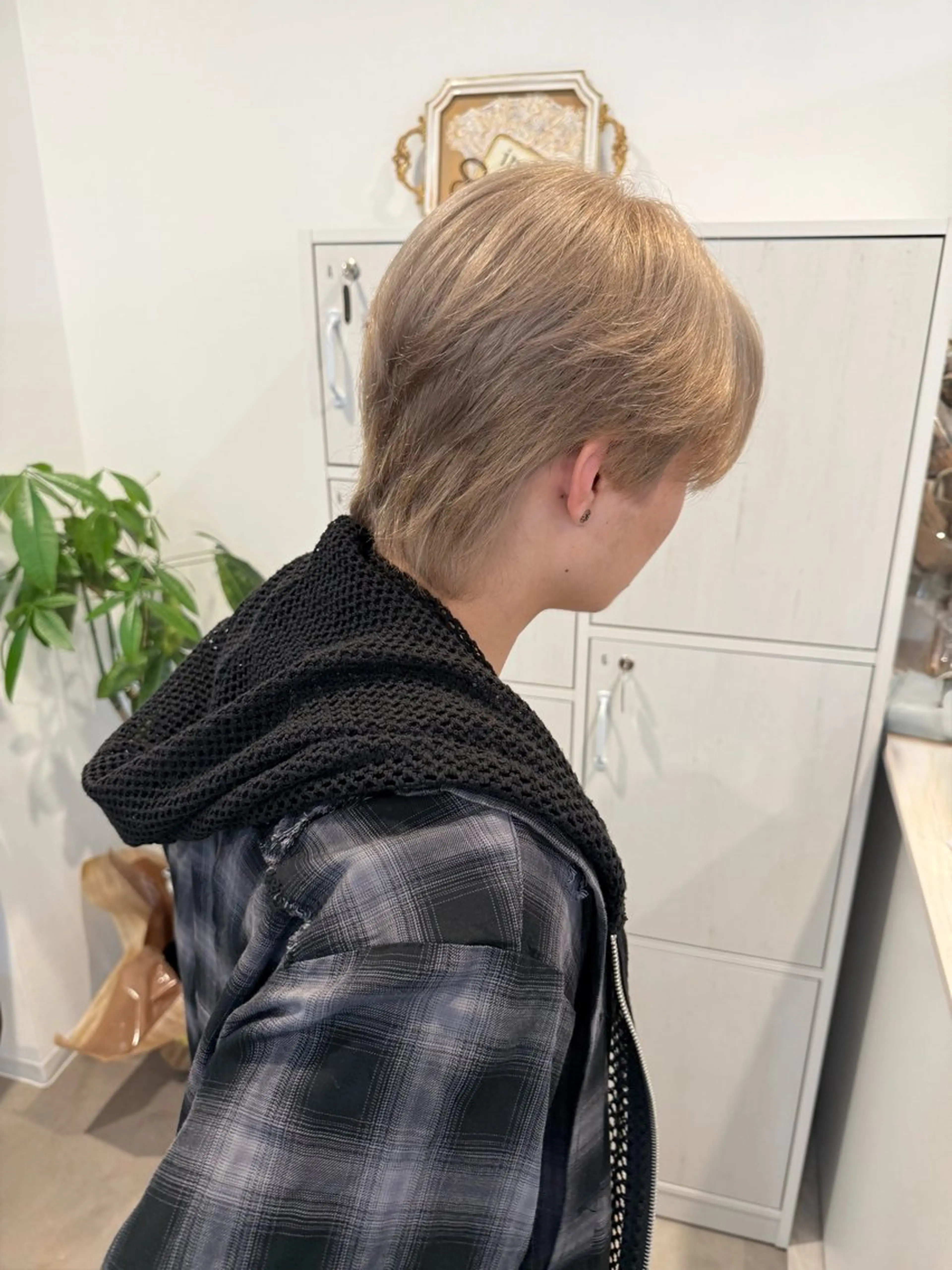 ショート カラー メンズ メンズブリーチ メンズハイトーン メンズパーマ ベージュカラー ブリーチ iroN 小泉 俊太のヘアスタイル