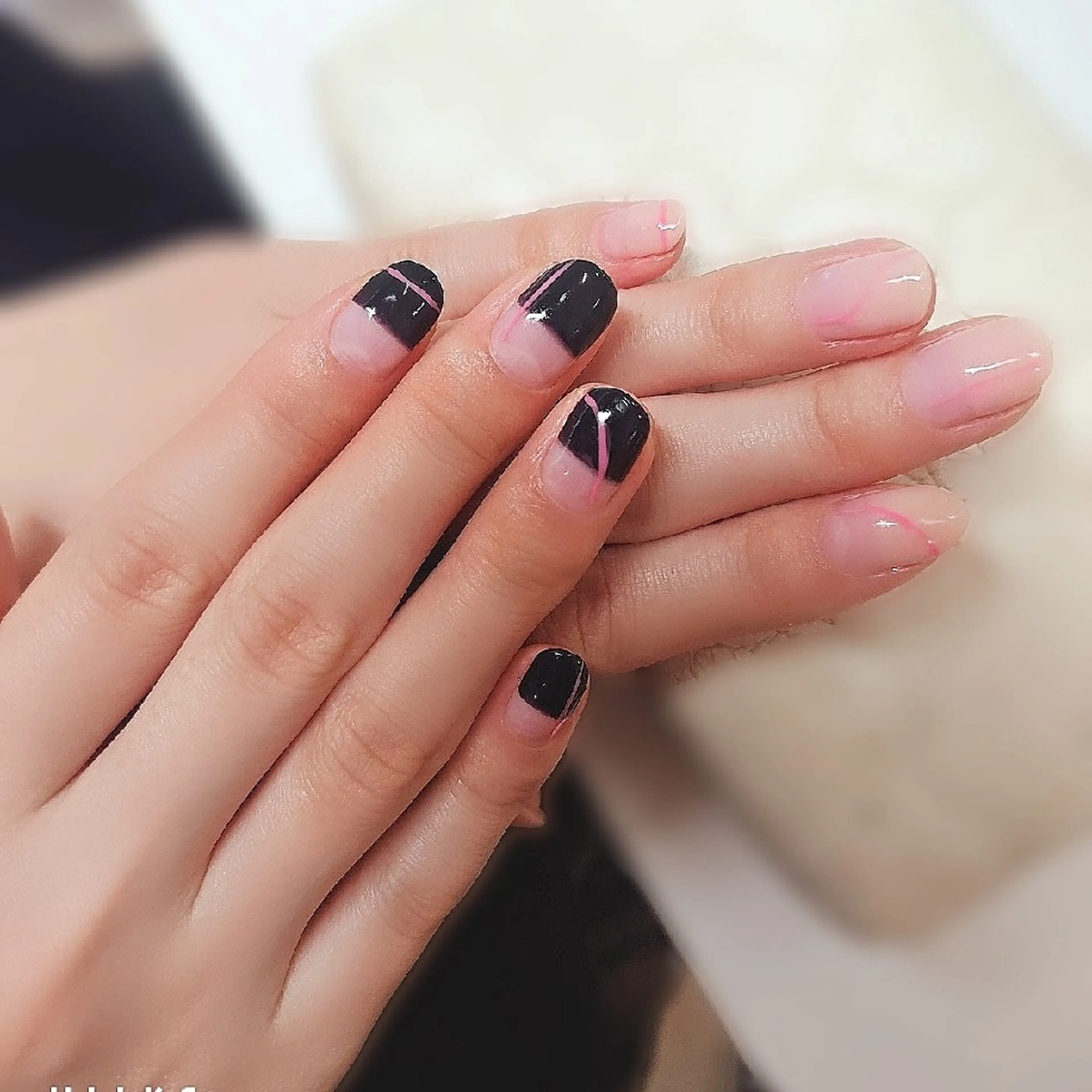 ネイル フレンチネイル 逆フレンチ ハンドネイル 黒浜 ちなみのネイルデザイン