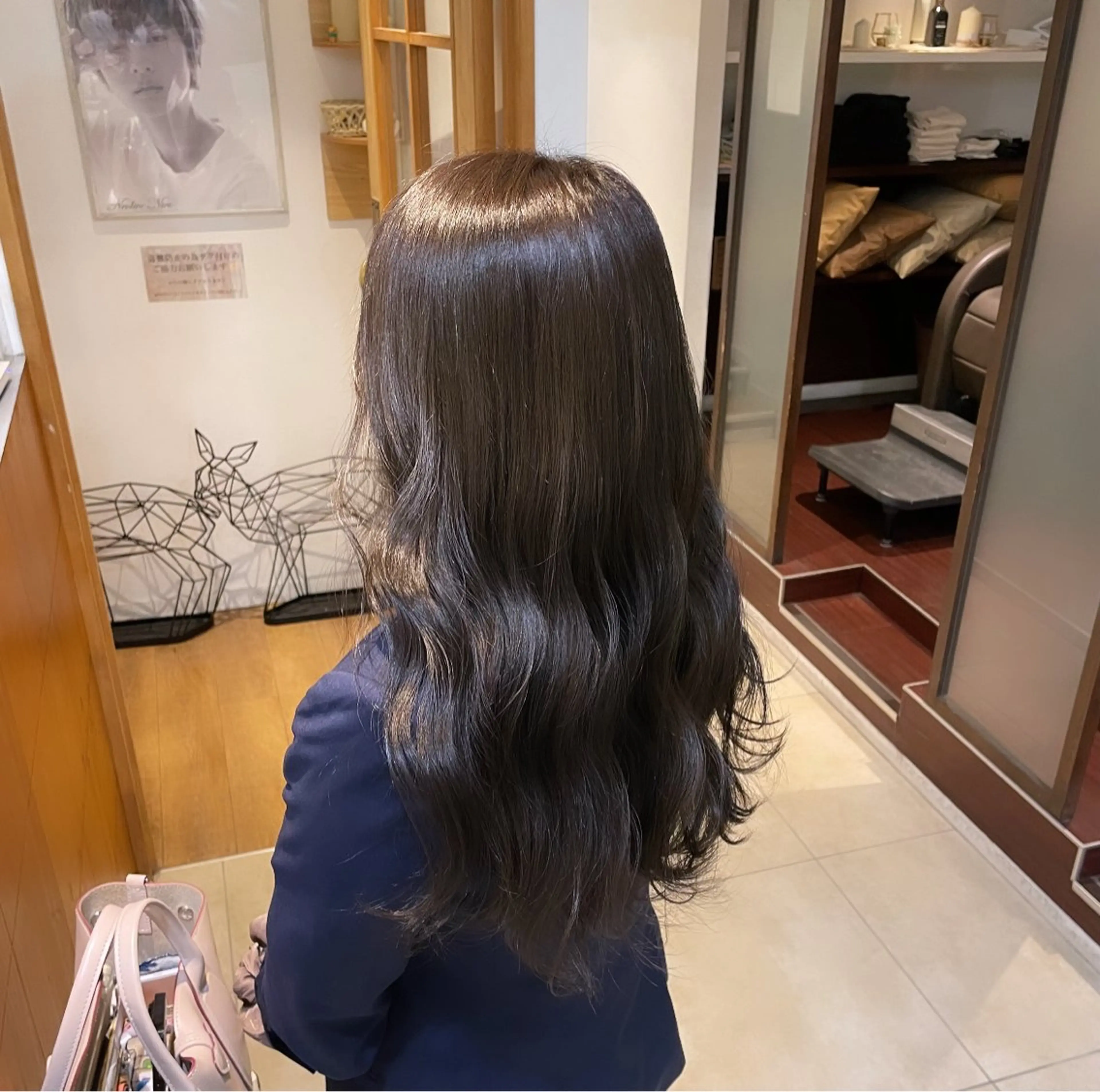 ロング カラー ベージュカラー 秋元 佳乃のヘアスタイル