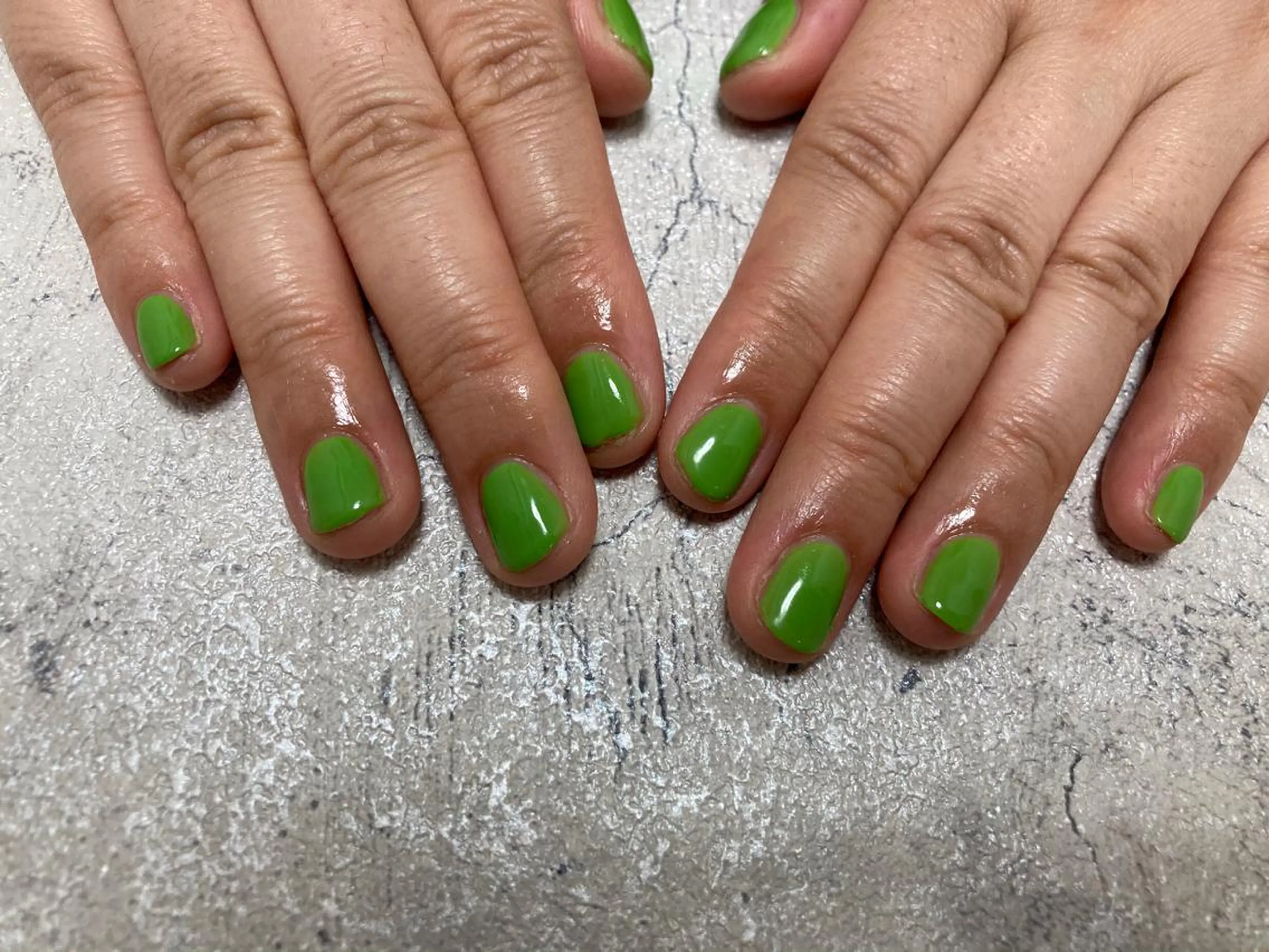 ネイル グリーン ワンカラーネイル mogunail &blowのネイルデザイン