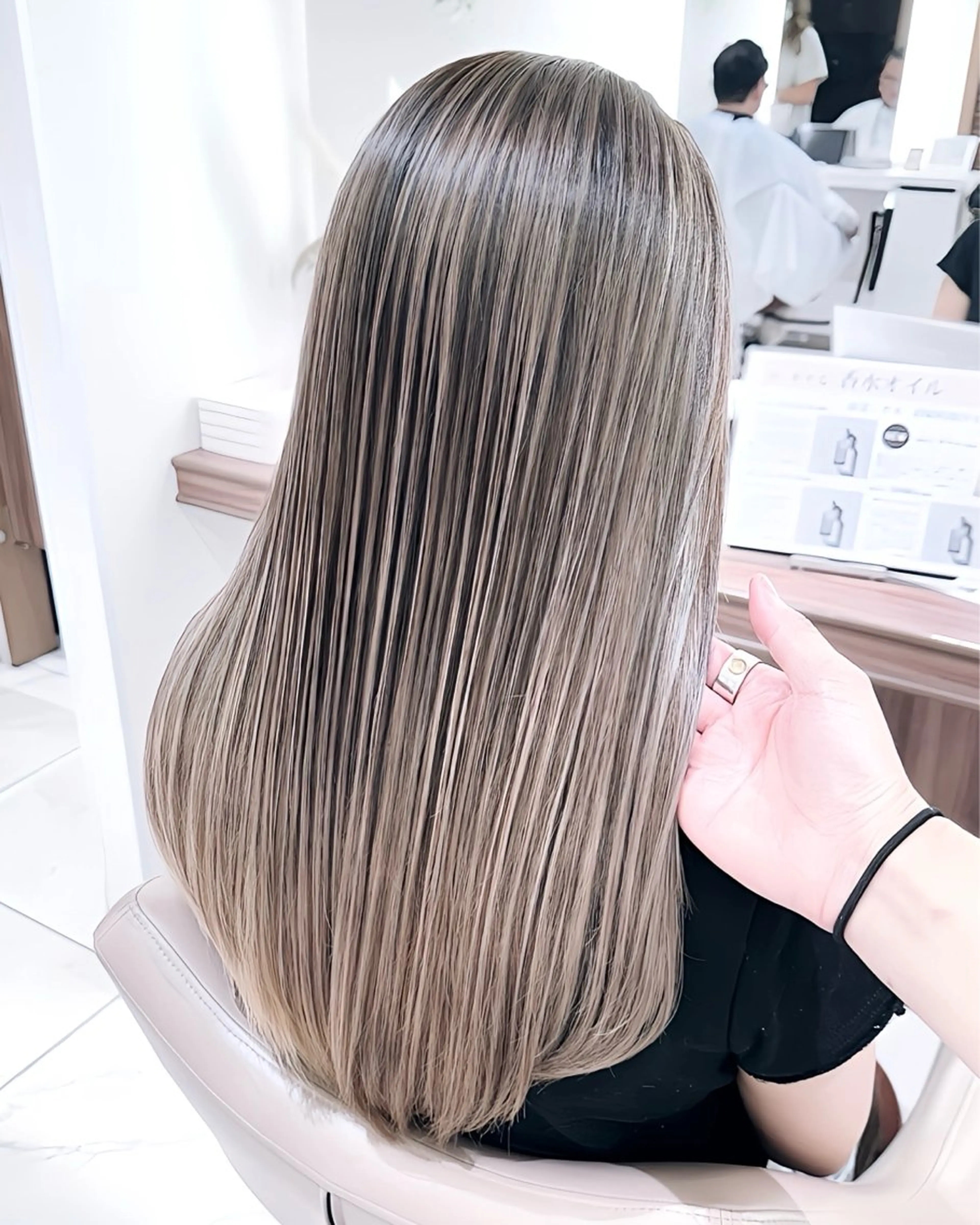 セミロング カラー バレイヤージュ 髪質改善 レイヤーカット カット ヘアカラー トリートメント 山崎俊輔/髪質改善 /バレイヤージュのヘアスタイル