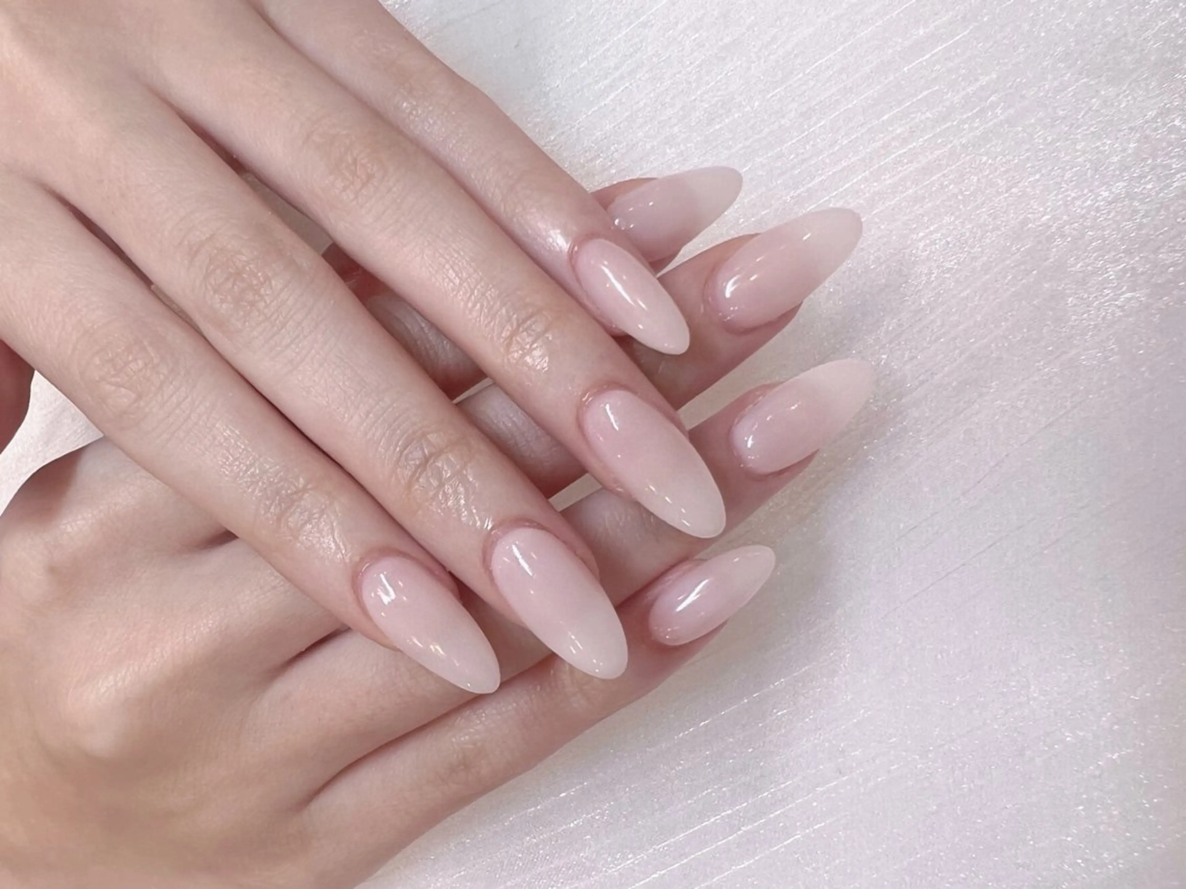 [ハンド]ワンカラー&ラメグラデーション(ストーン&パール２個サービス）の写真