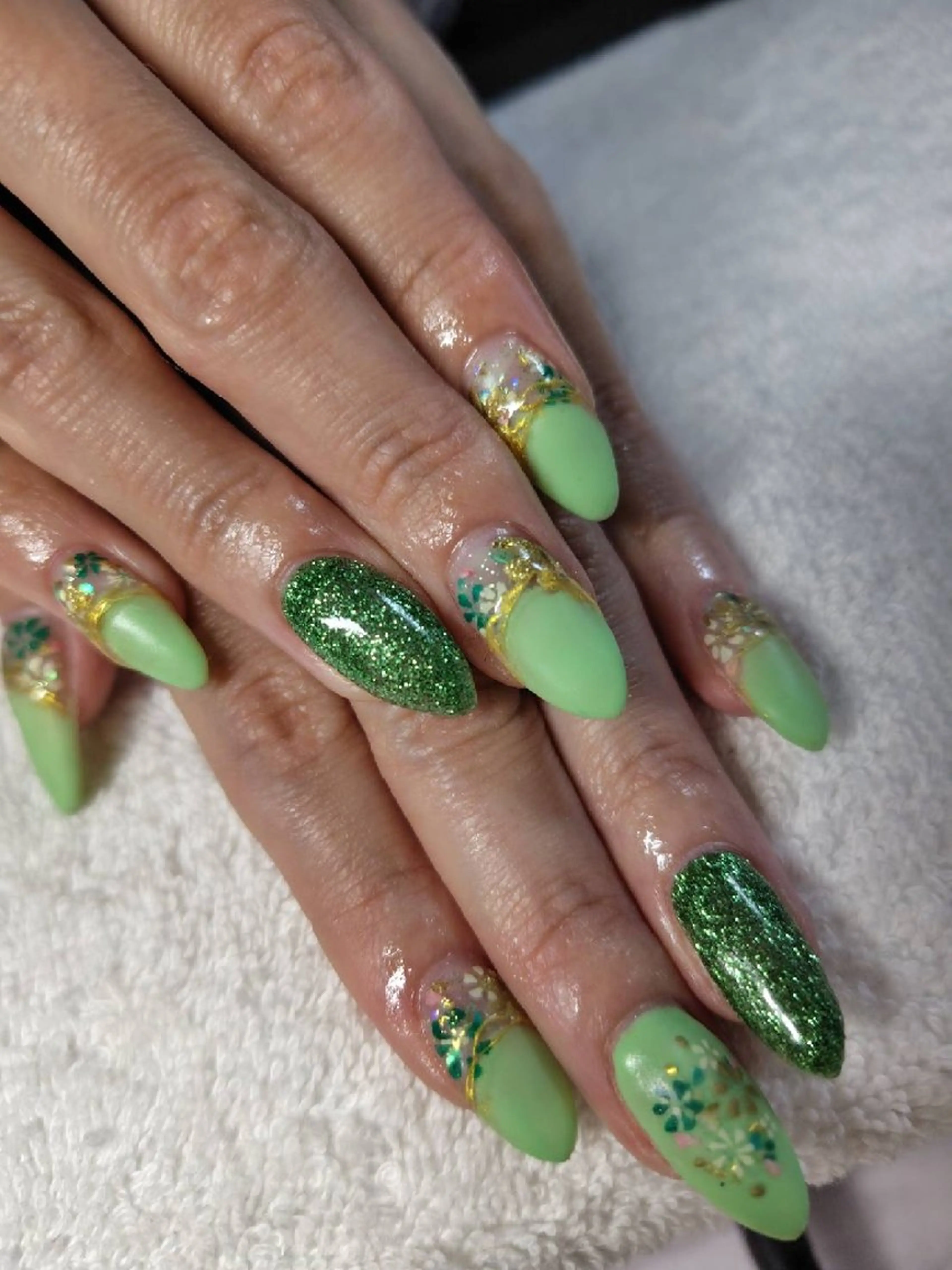 ネイル グリーン ハンドネイル NAIL_ROOM Rのネイルデザイン