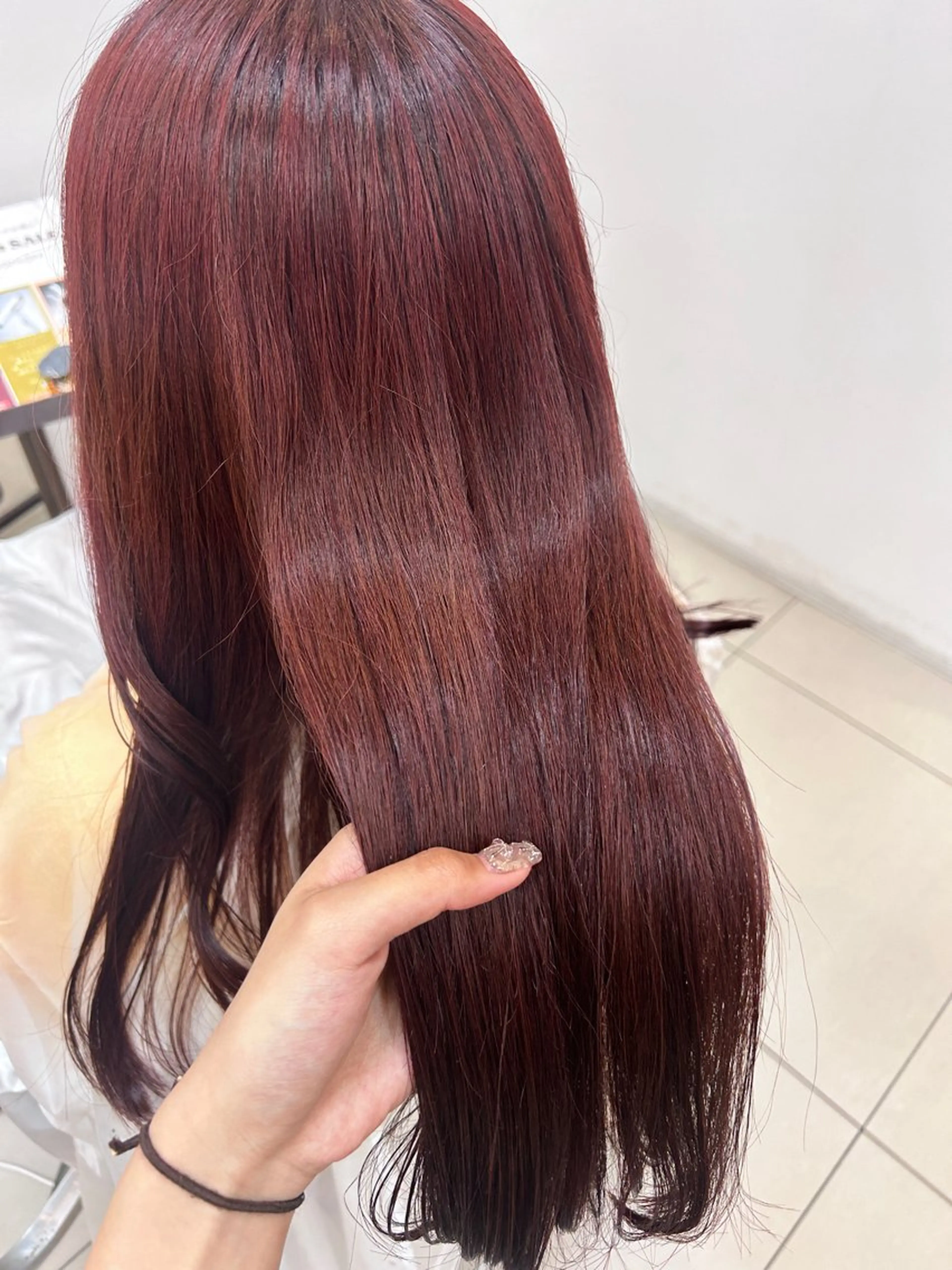 ロング カラー レッドカラー 阪田 真奈未のヘアスタイル