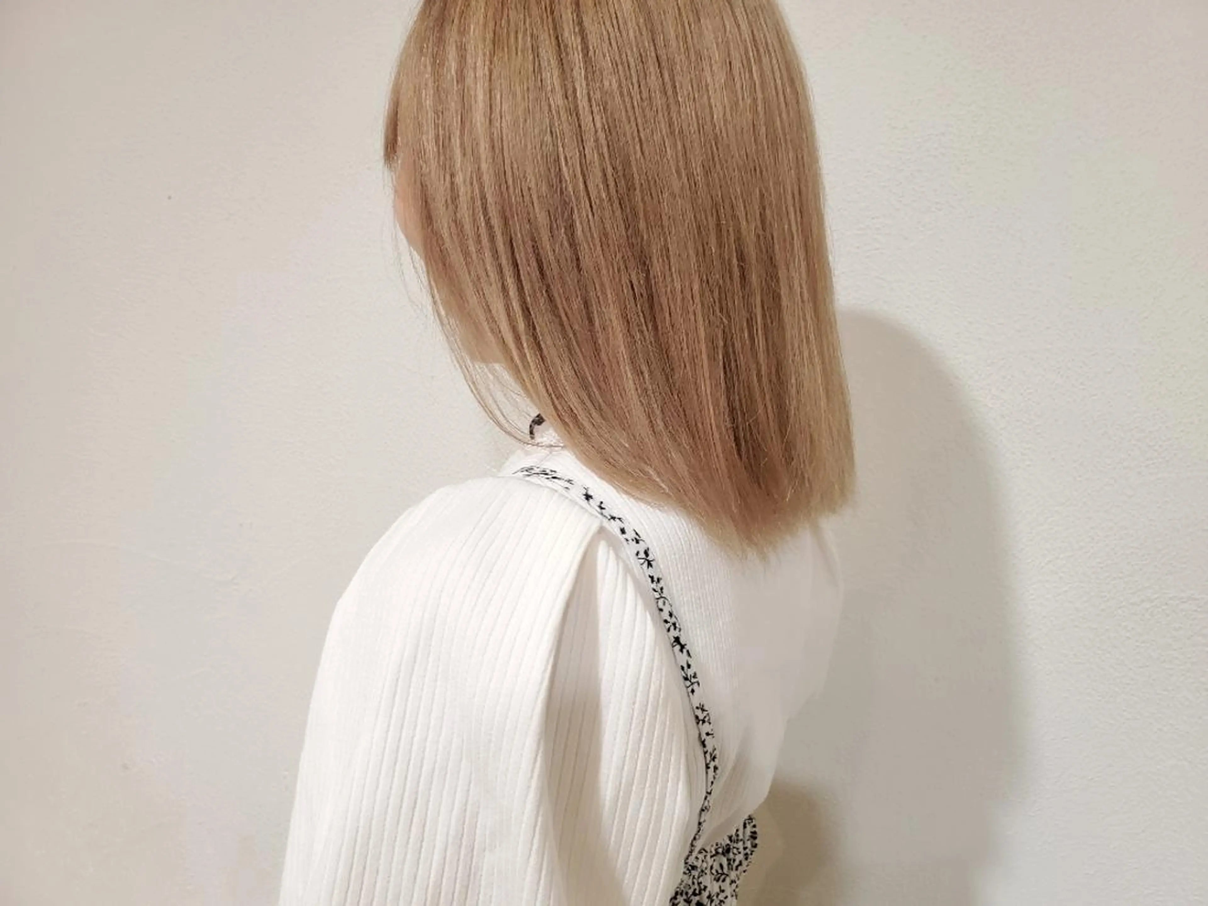 カラー セミロング パ ルのヘアスタイル