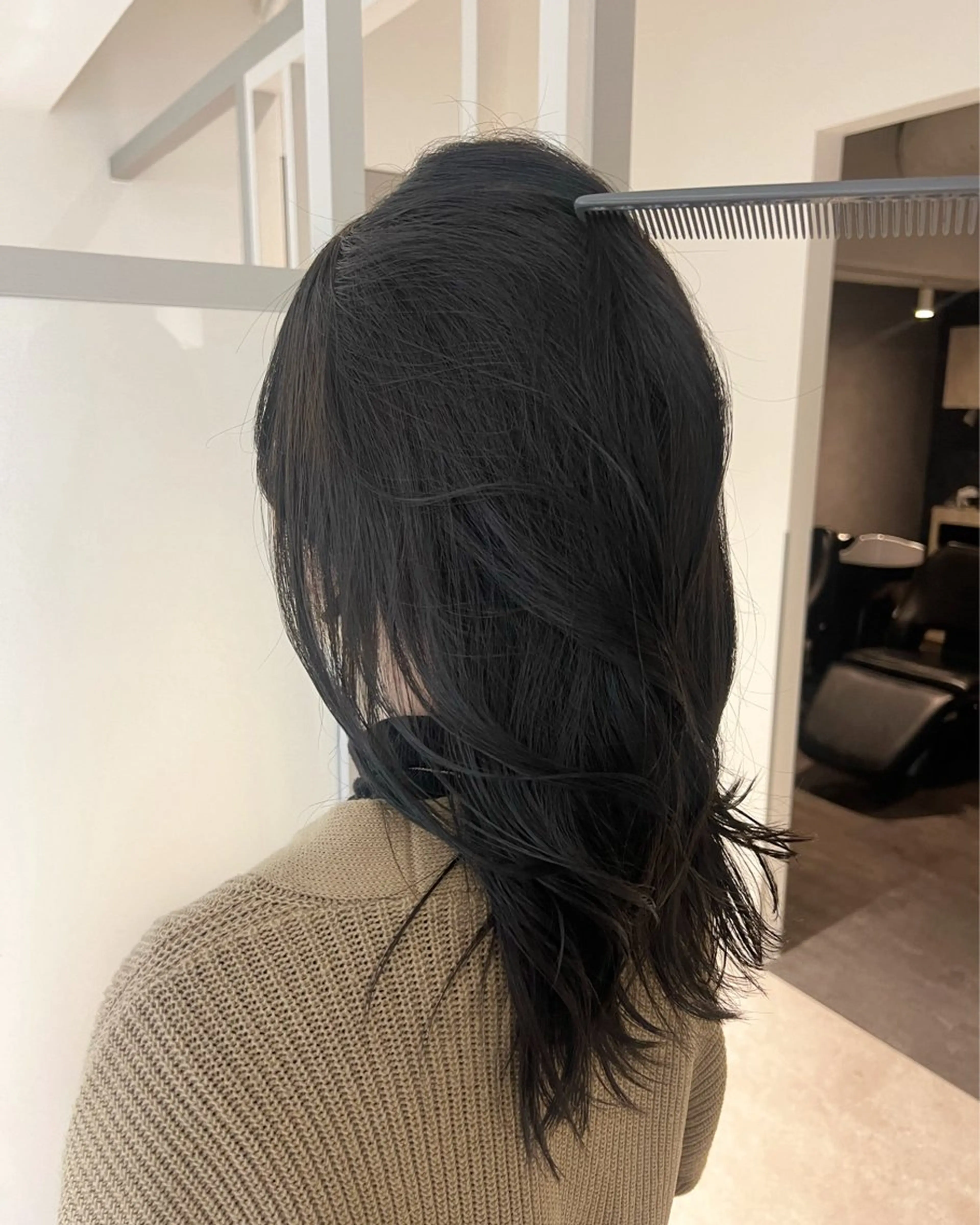 ミディアム カラー 透明感カラー 暗髪カラー🫐パーマ おくだりんかのヘアスタイル