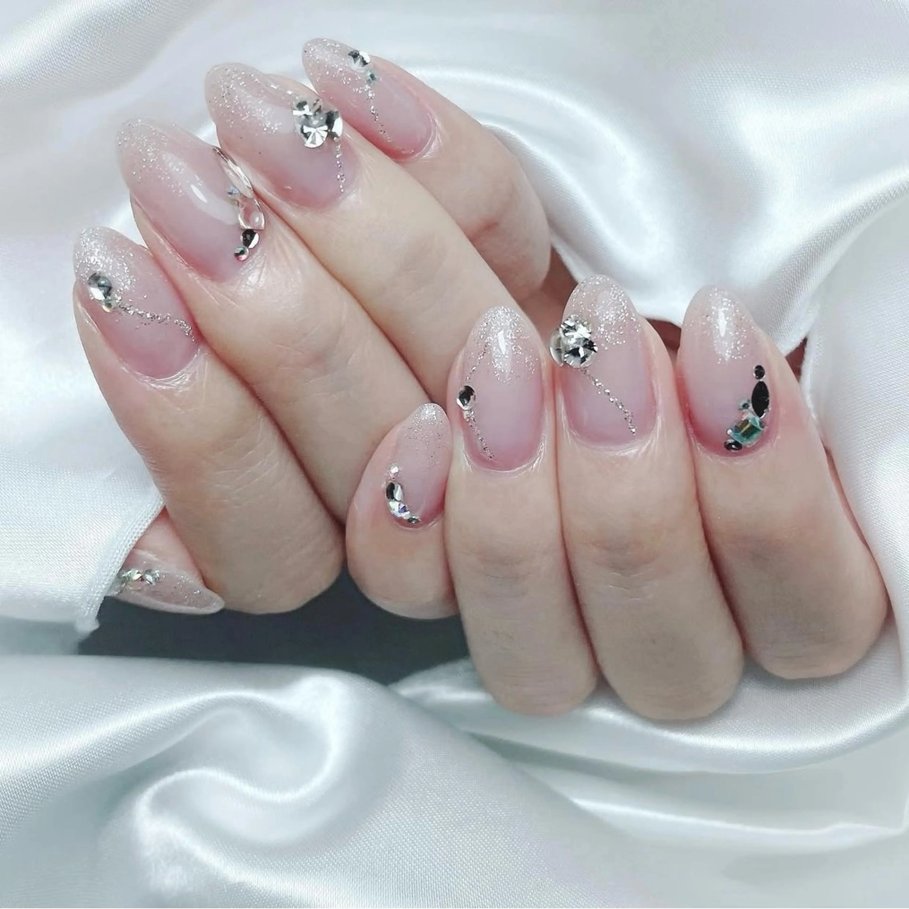 🉐【1日1名様限定❤️‍🔥見れてる今だけお得！】キレイめネイル💅アート2本込み✨の写真