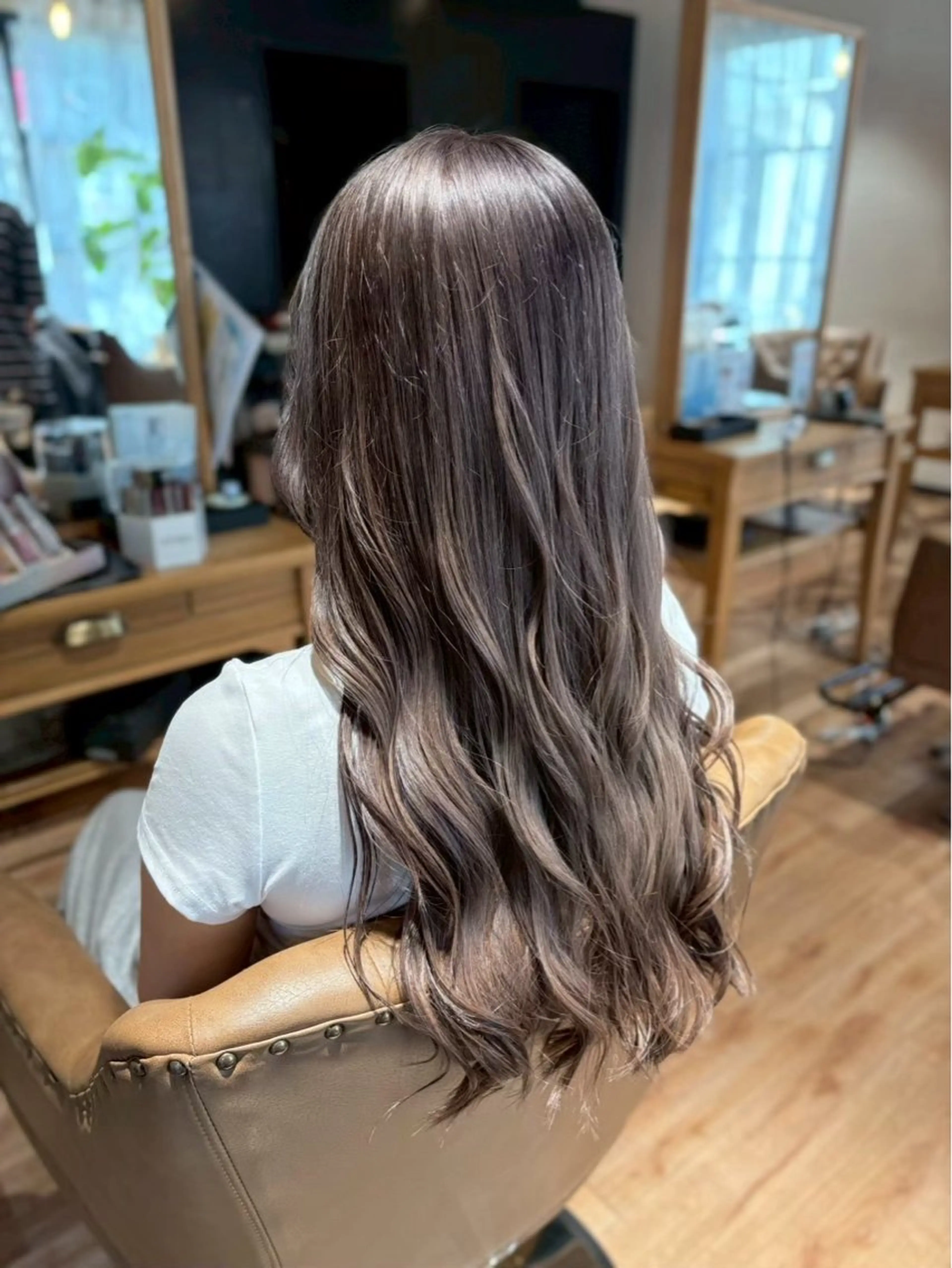 ロング ヘアカラー 高口 小春のヘアスタイル