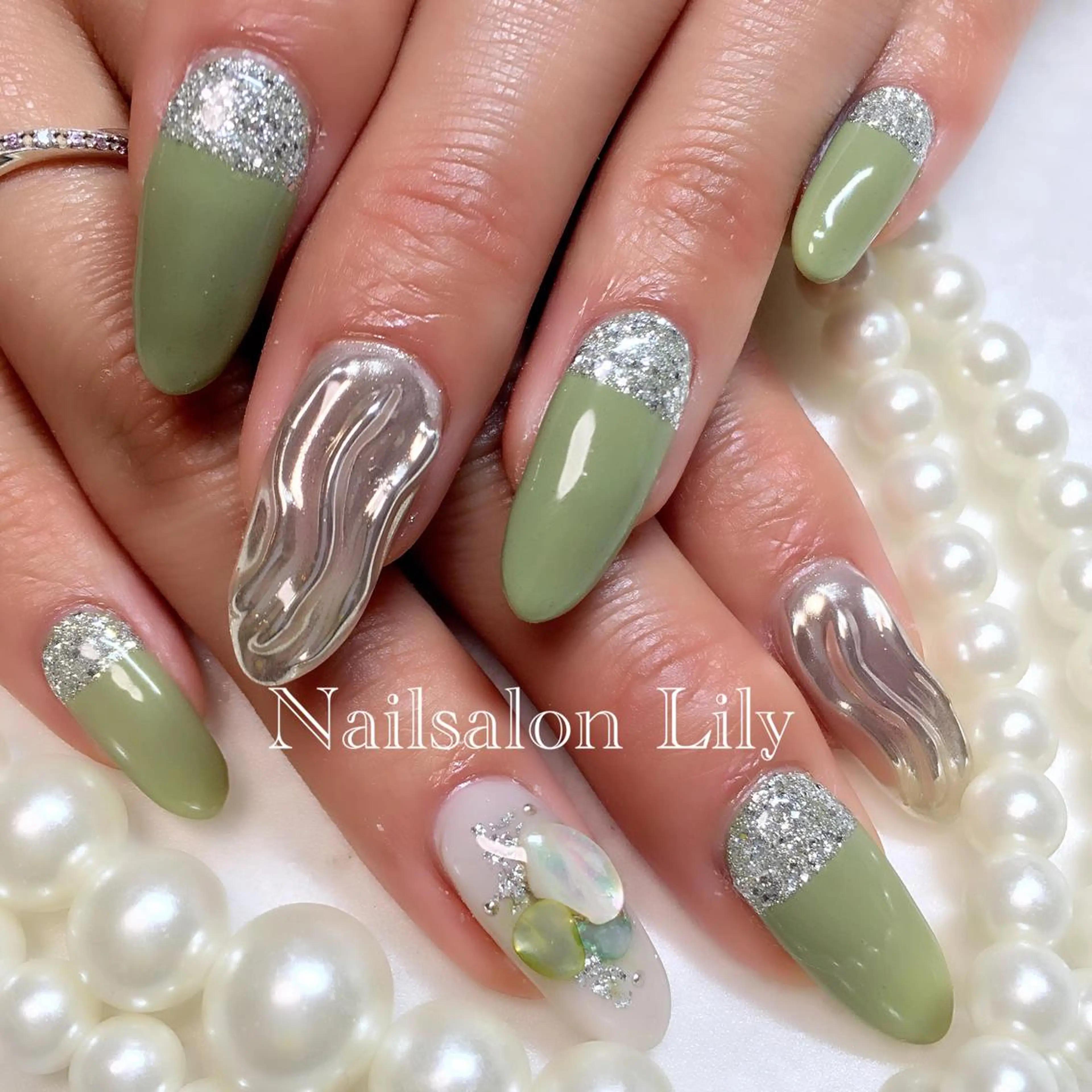 ネイル ミラーネイル ピスタチオネイル Lily*nail 🌻Mii🌻のネイルデザイン