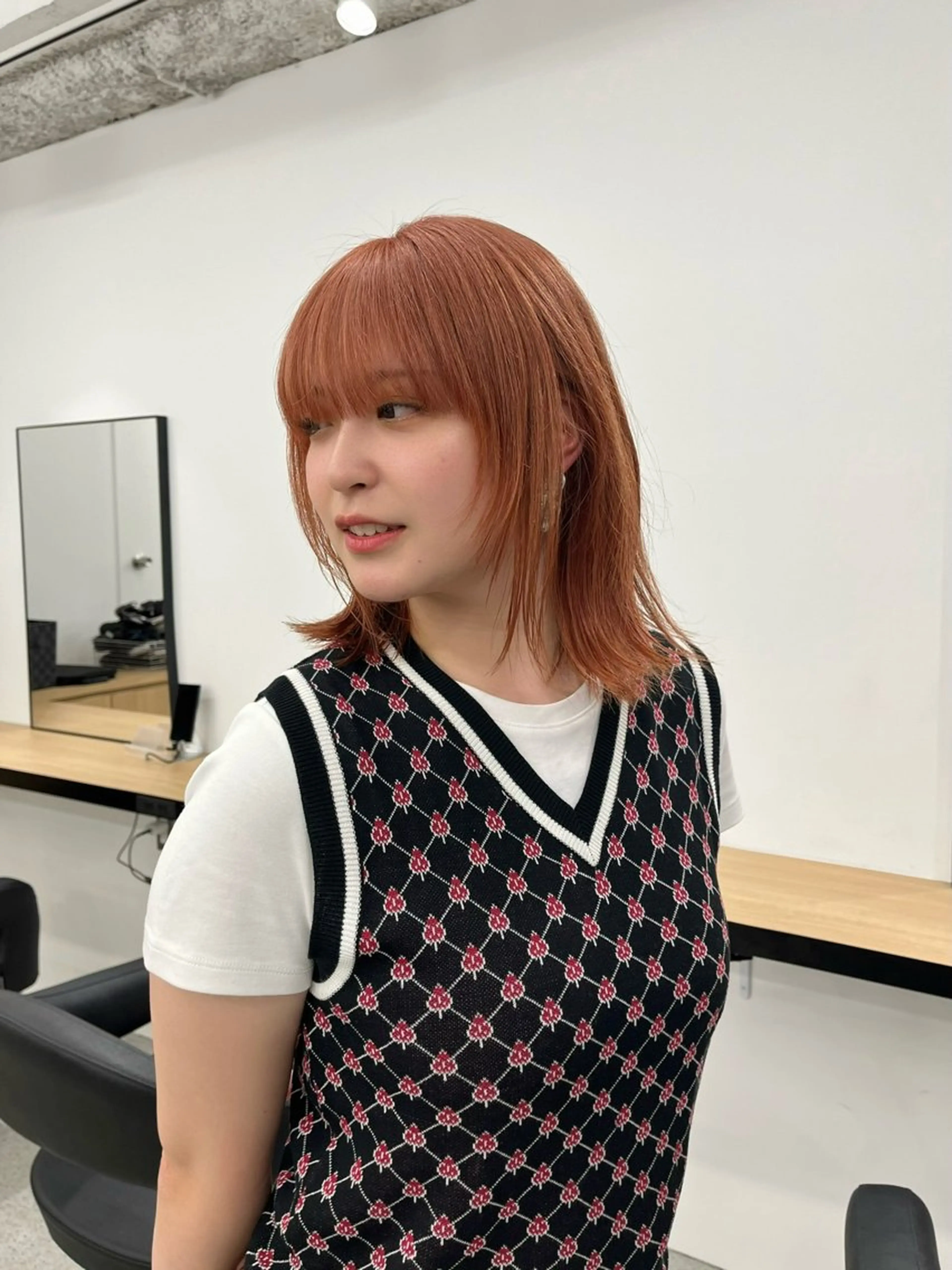 ミディアム カラー オレンジ レイヤーカット 縮毛矯正/ハイトーン /パーマ/せき🧸のヘアスタイル