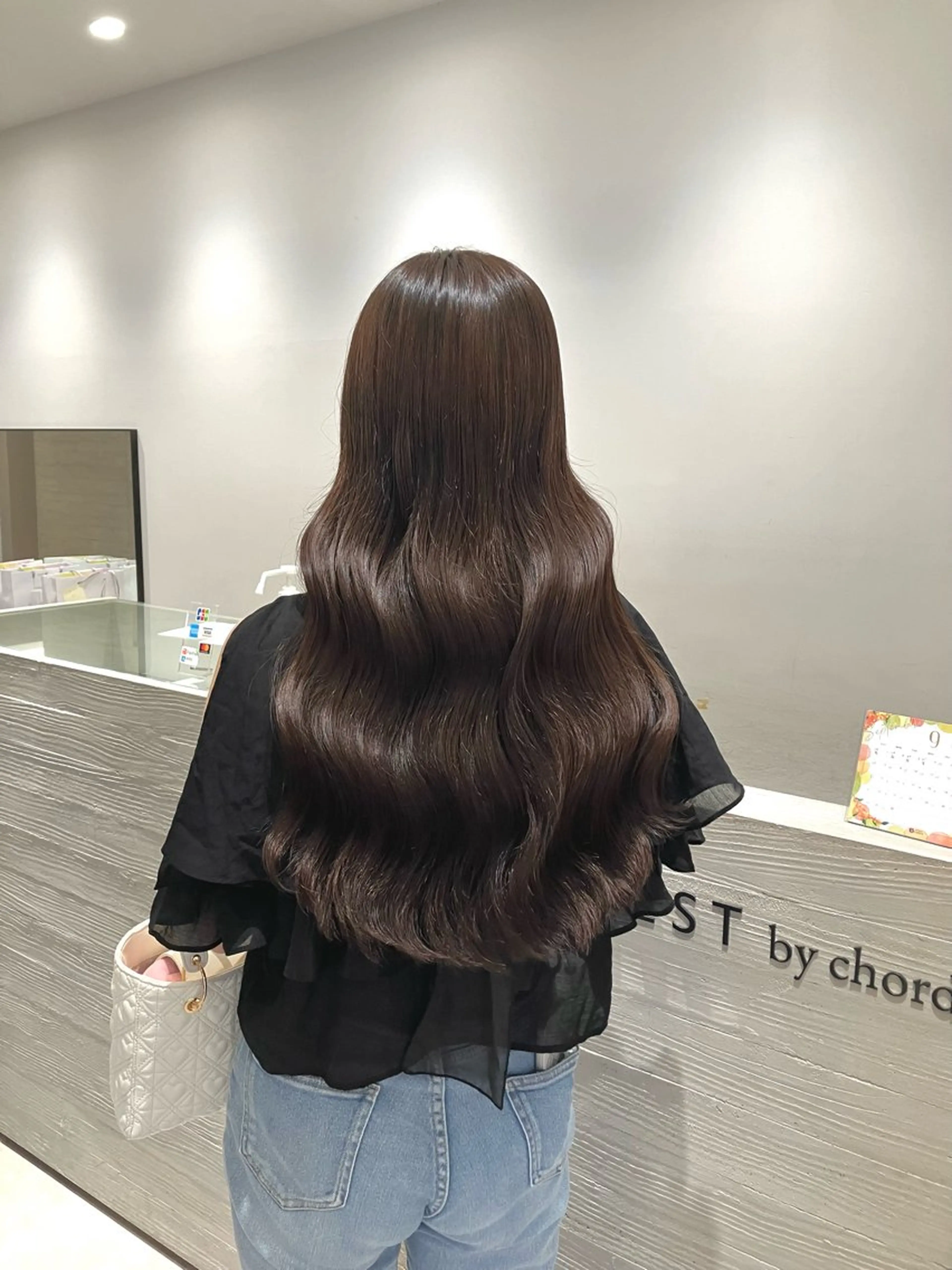 ロング カラー グレージュ サキ🤍ハイトーン 🩰くびれ巻きヘアのヘアスタイル