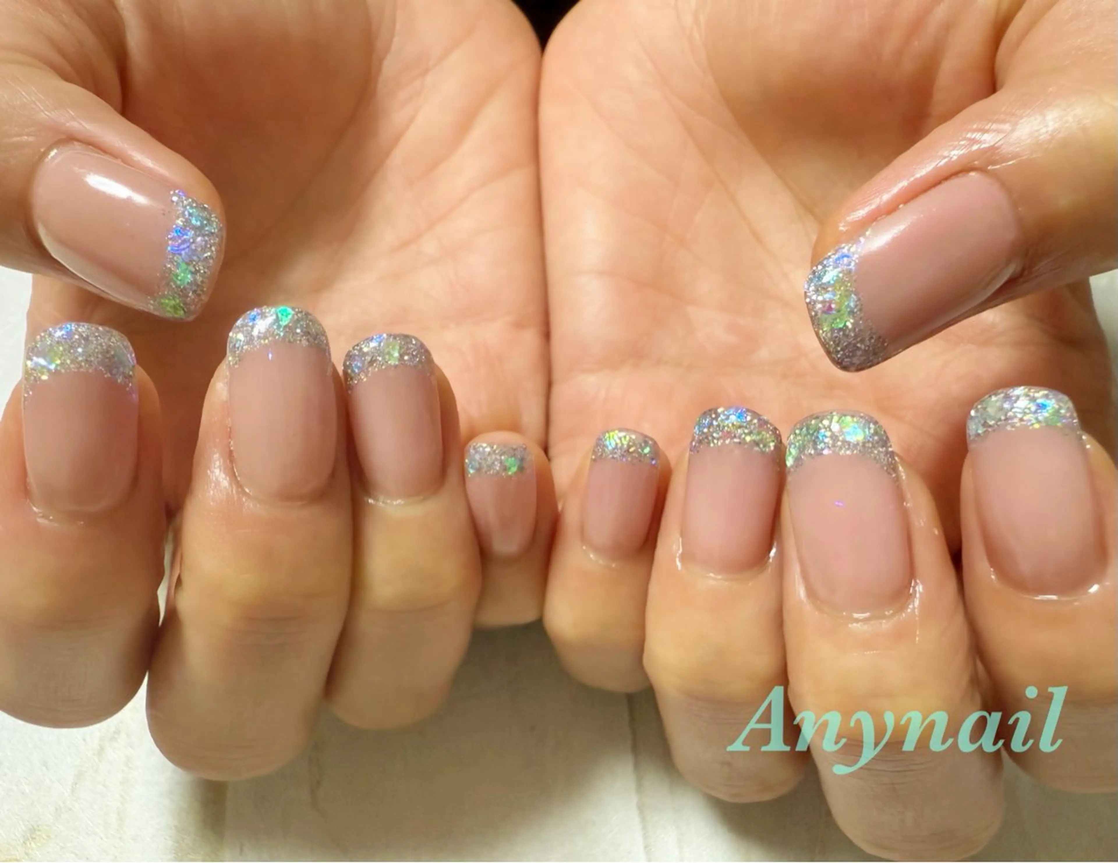 ネイル オーロラネイル ブルー フレンチネイル ガラスフレンチ ゴールド ハンドネイル 岩澤 恵子のネイルデザイン