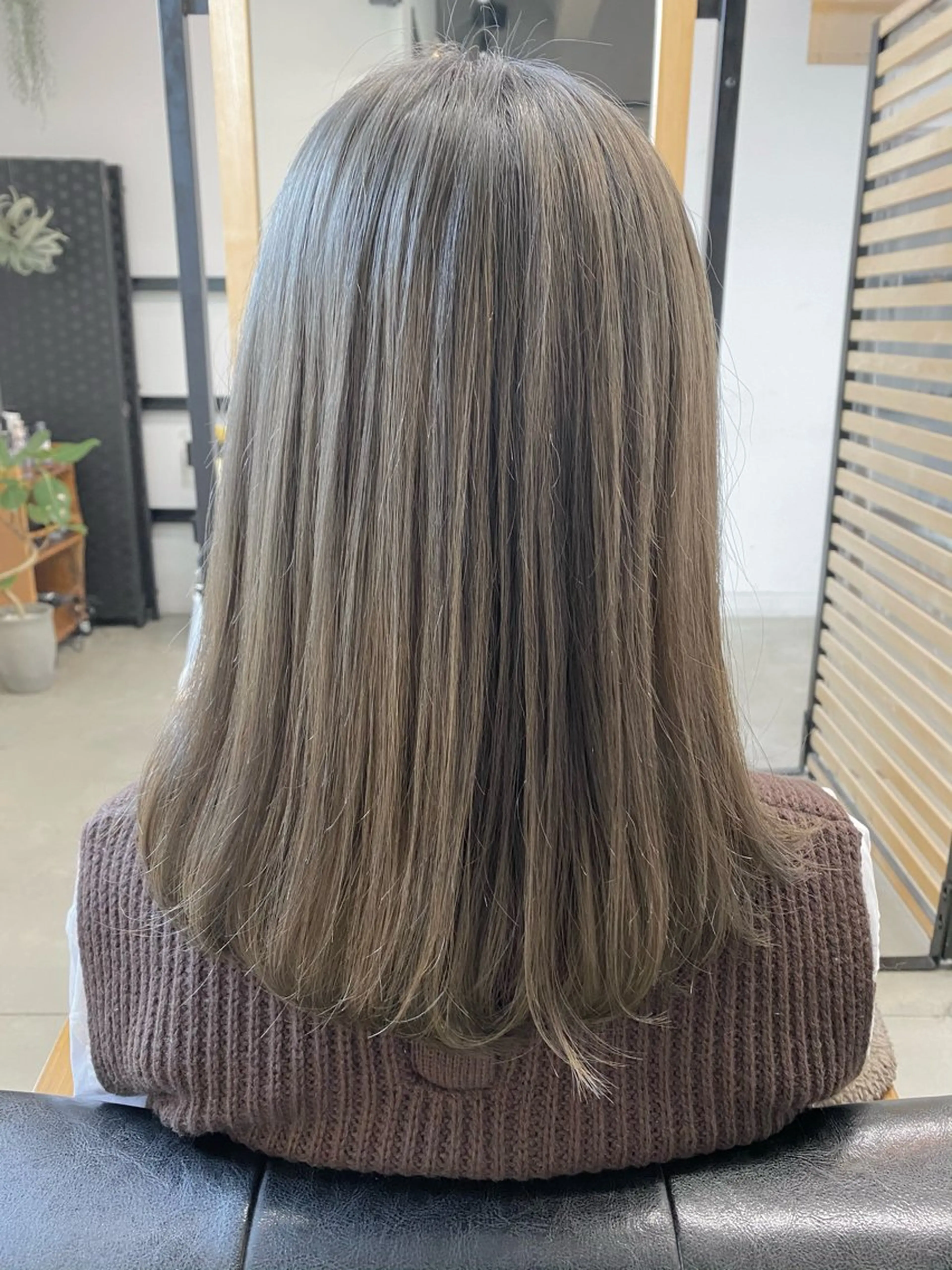 セミロング カラー グレージュ 艶髪🌟髪質改善✨ Zinaヤマダ チサのヘアスタイル