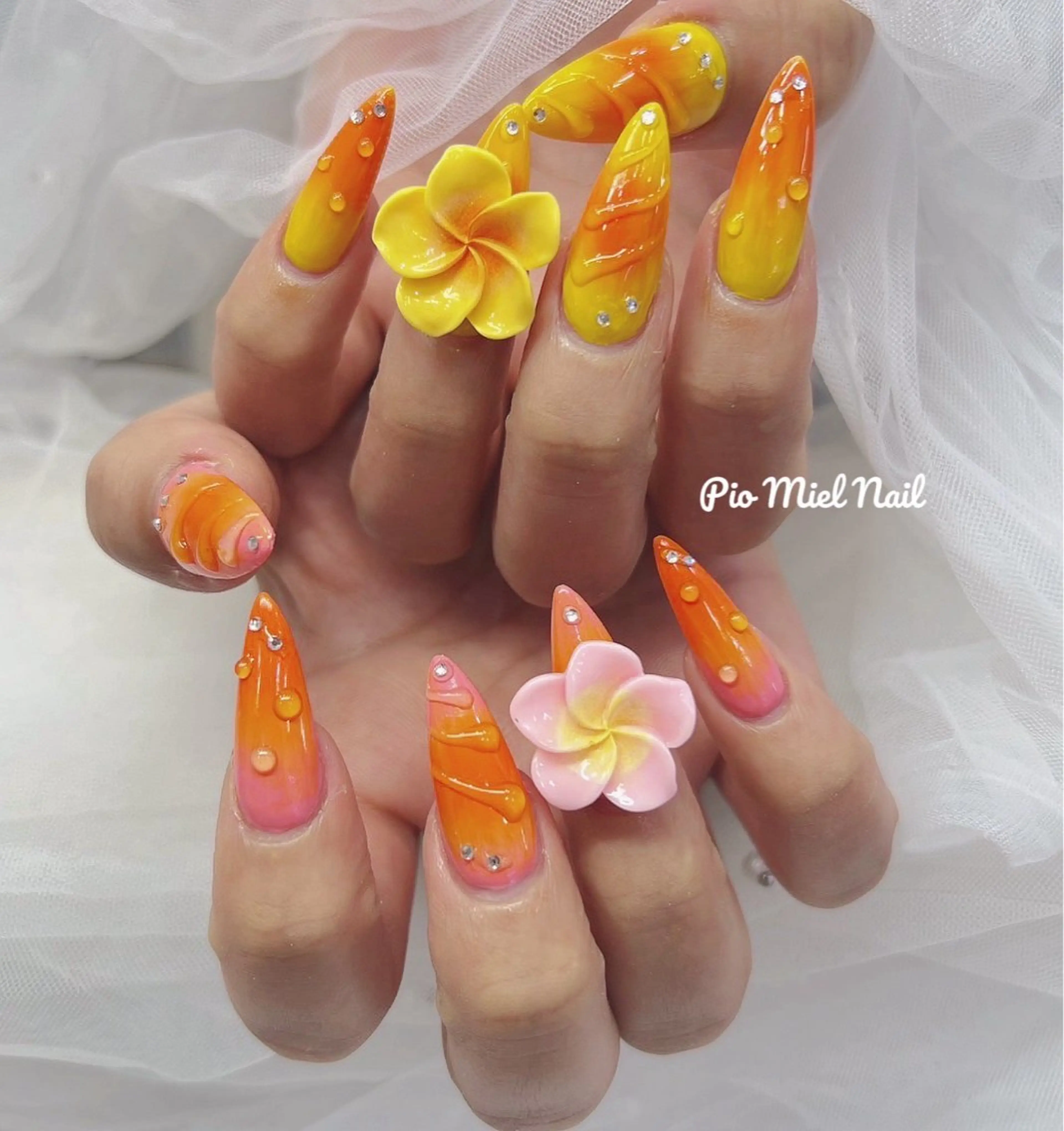 ミディアム 韓国風ヘア ハンドネイル HANA 長さだしのネイルデザイン