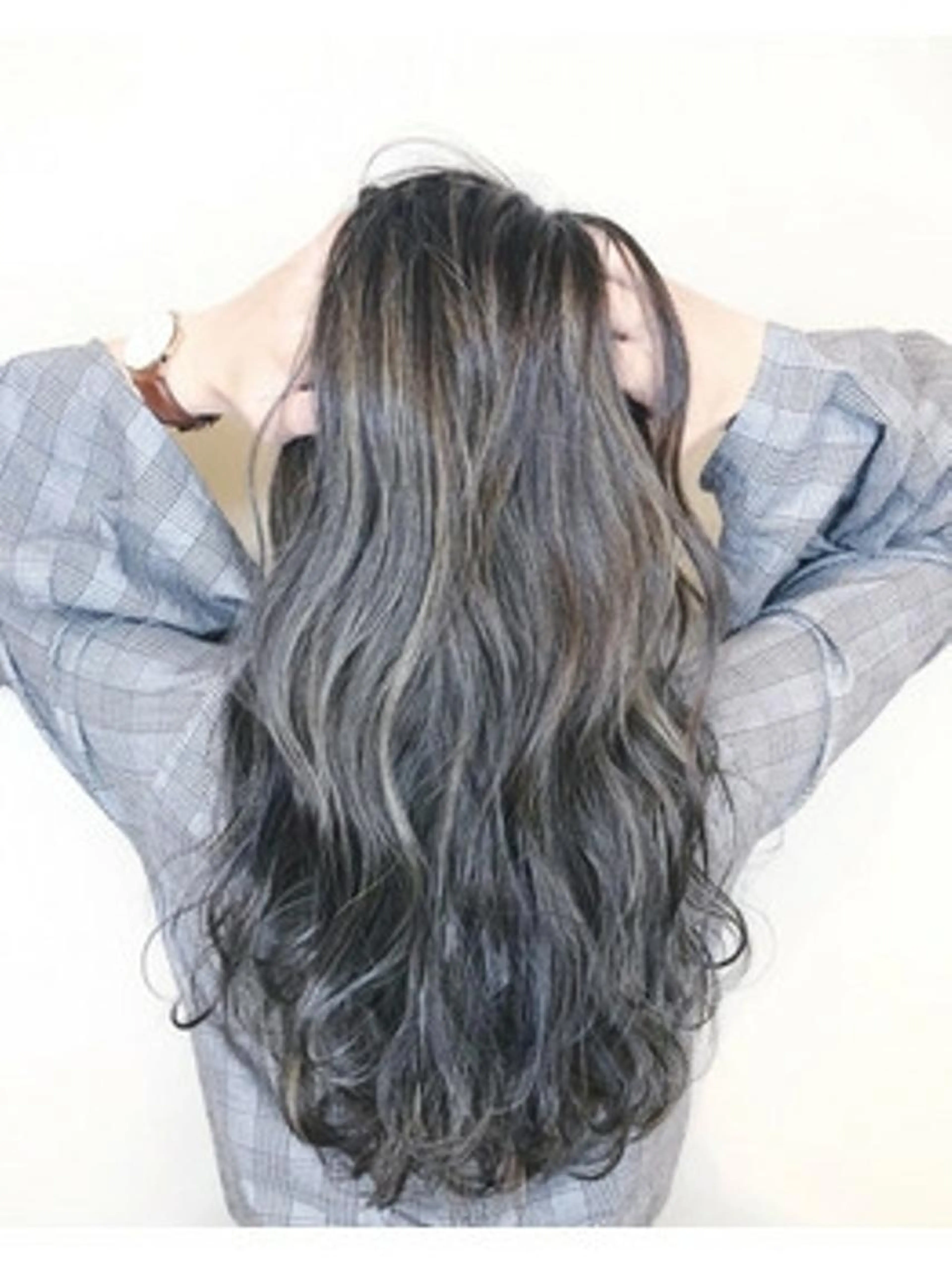 大人気❗赤味除去+低ダメージアディクシーカラー+潤いトリートメント付きメニュー❗の写真