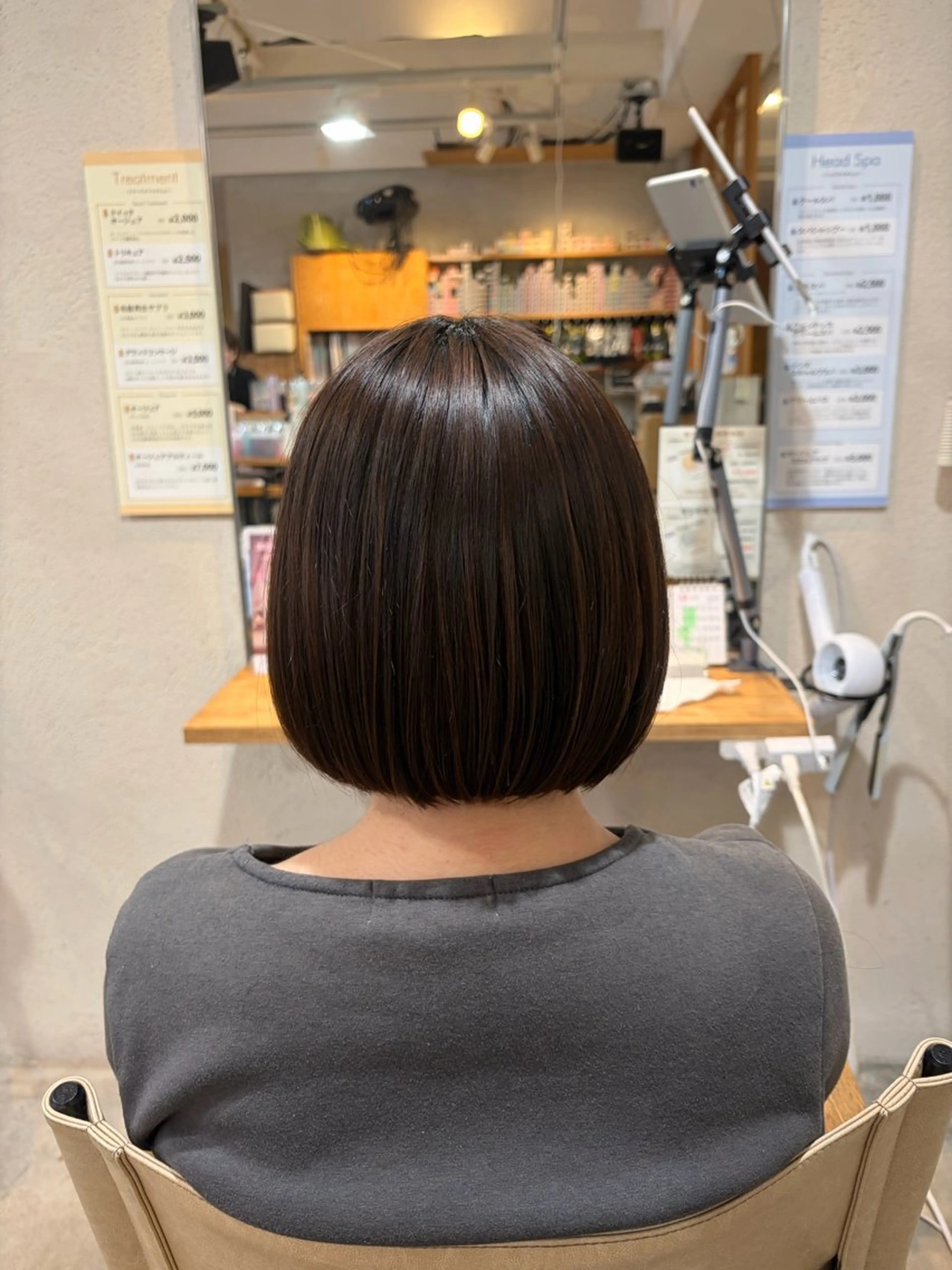 ミディアム ボブ 外ハネヘア momoka 女性限定のヘアスタイル