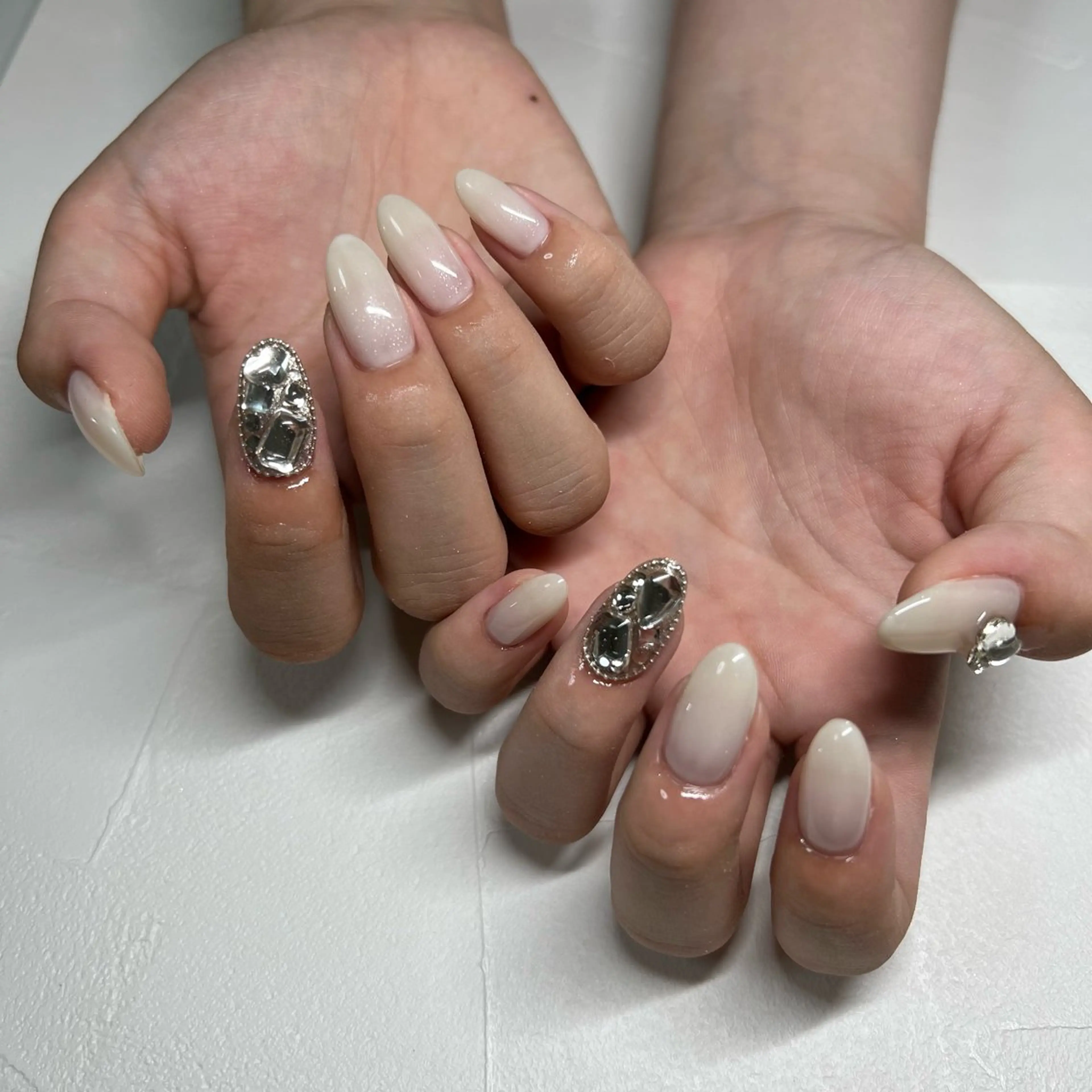 ネイル ホワイト ハンドネイル 川端 京香のネイルデザイン