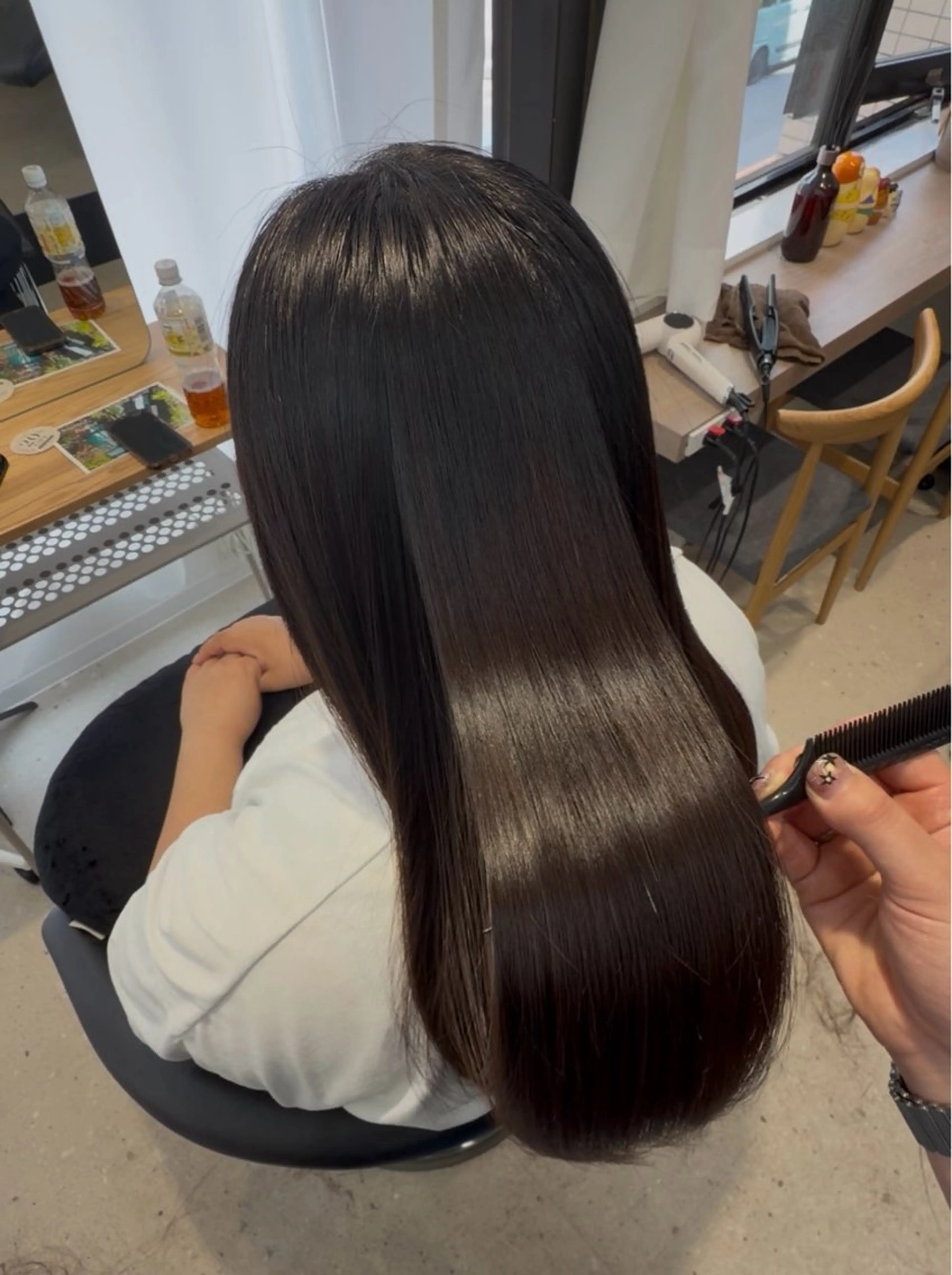 ロング カット 縮毛矯正 小出 琴未のヘアスタイル