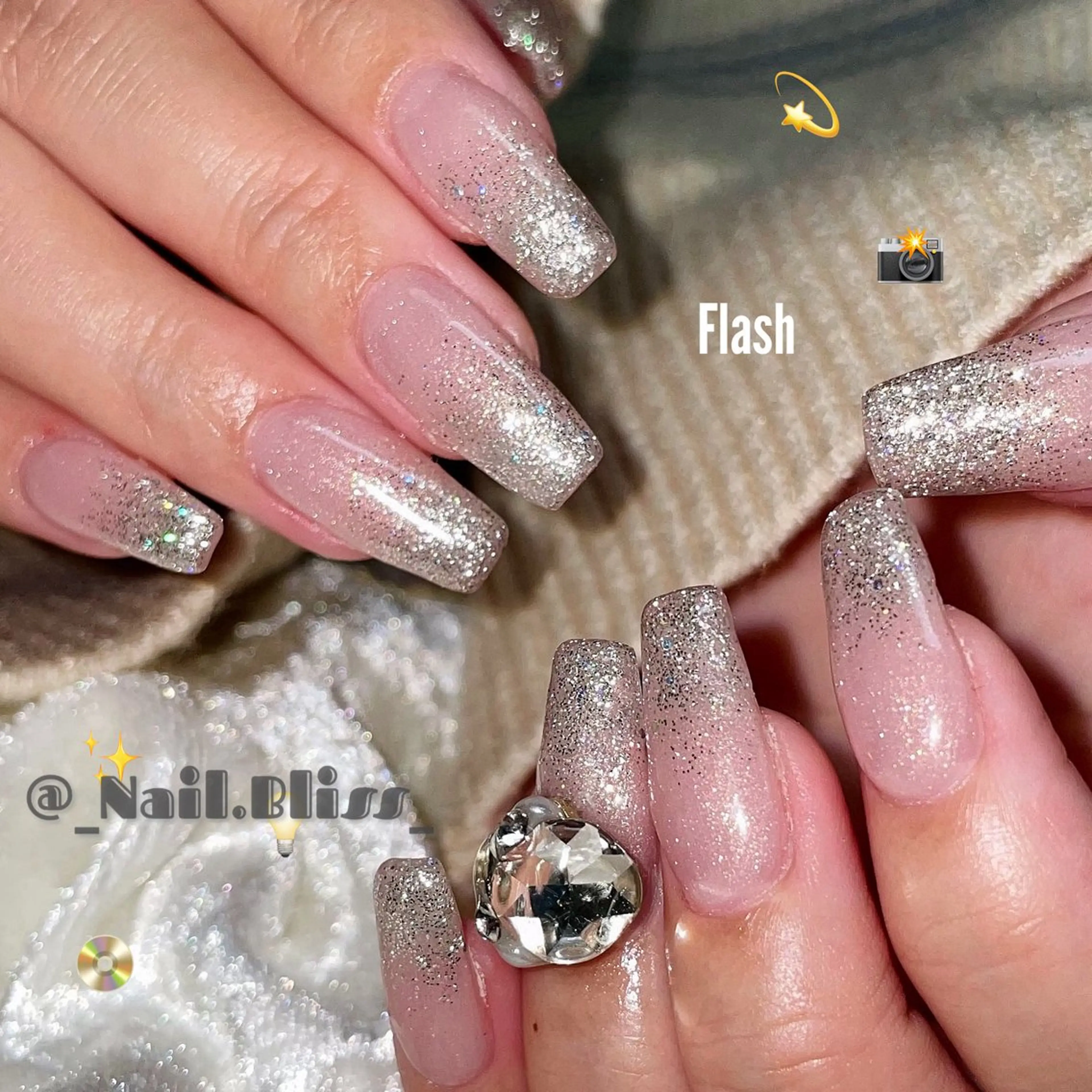 ネイル フラッシュネイル グラデーション キラキラネイル ラメ(グリッター) ラメグラデーション ハンドネイル NAIL BLISSのネイルデザイン