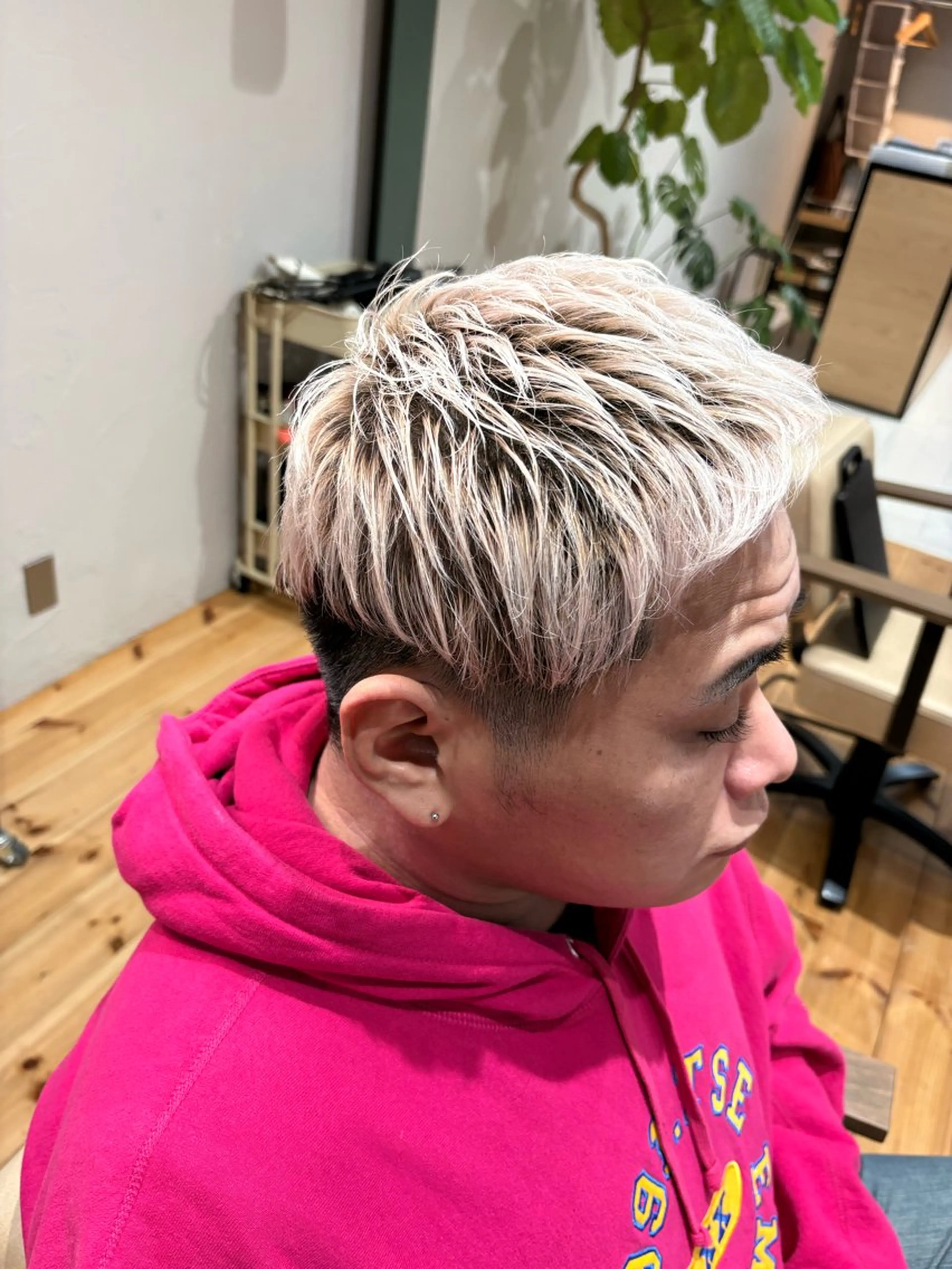 ショート ヘアカラー プルシールエクステ/ ハイトーン/ブリーチのヘアスタイル