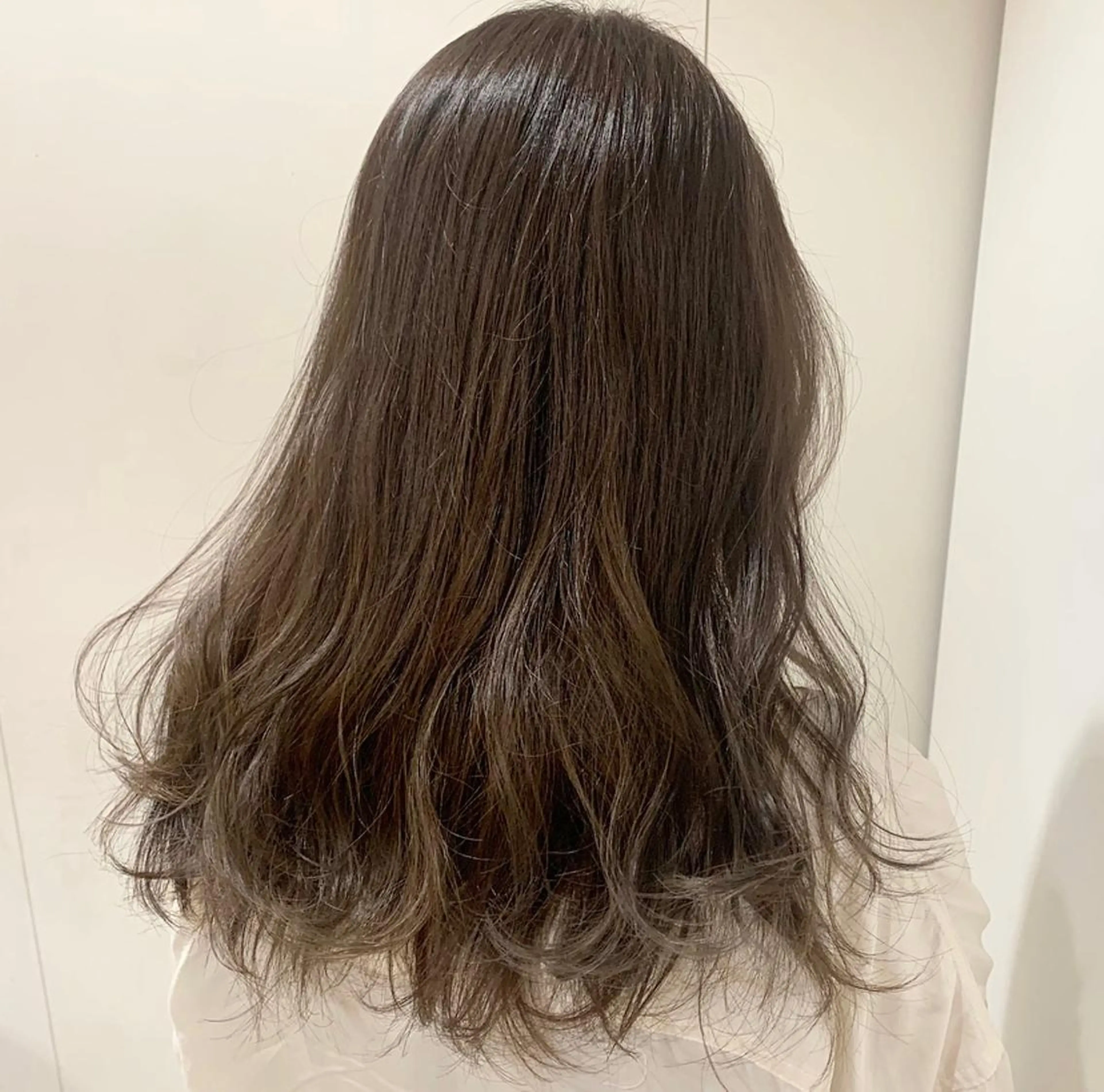 カラー 山口 莉奈のヘアスタイル
